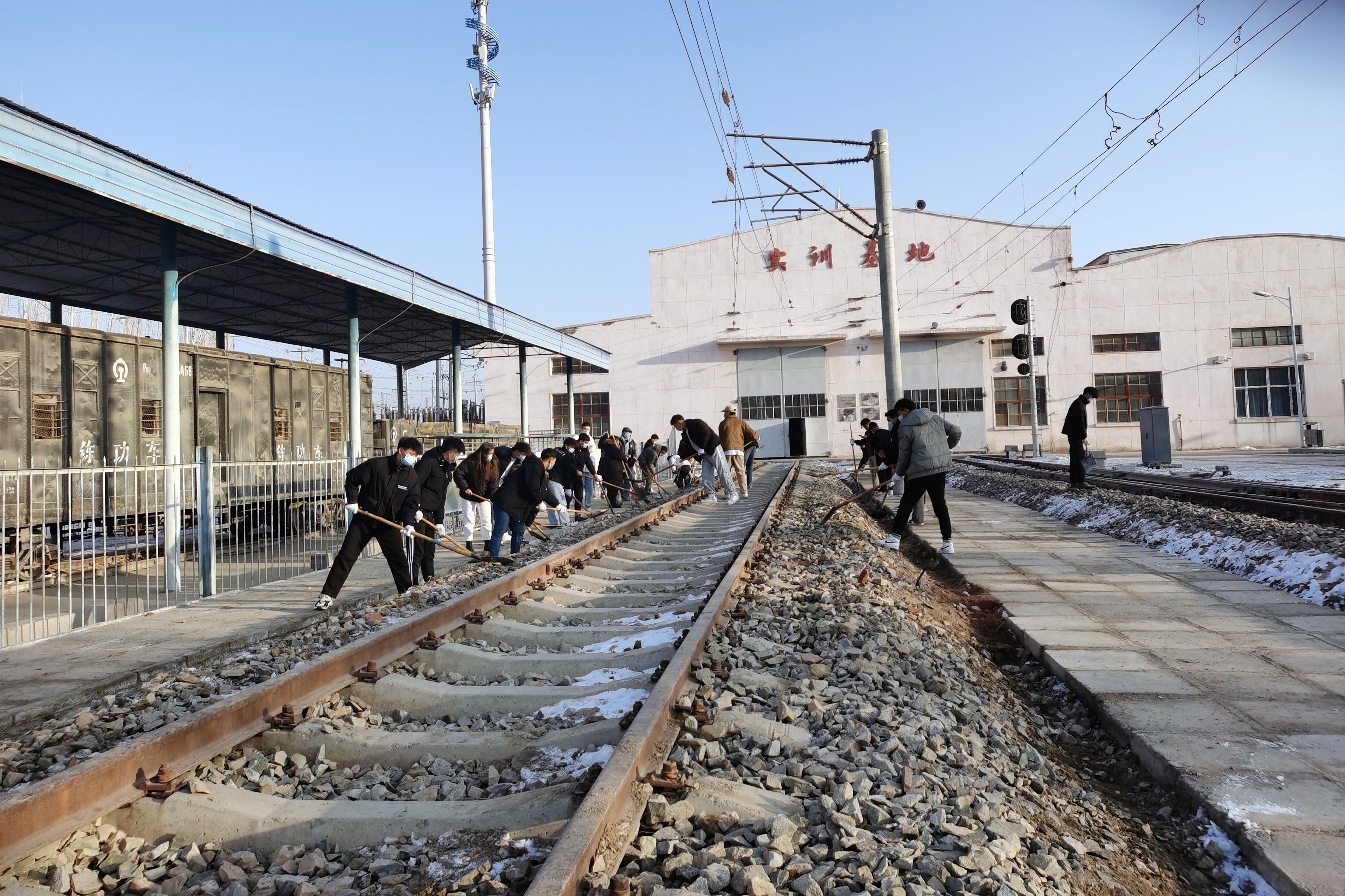 淬火成钢工程-培育红柳精神和道钉精神-斗严寒职业素养锻炼