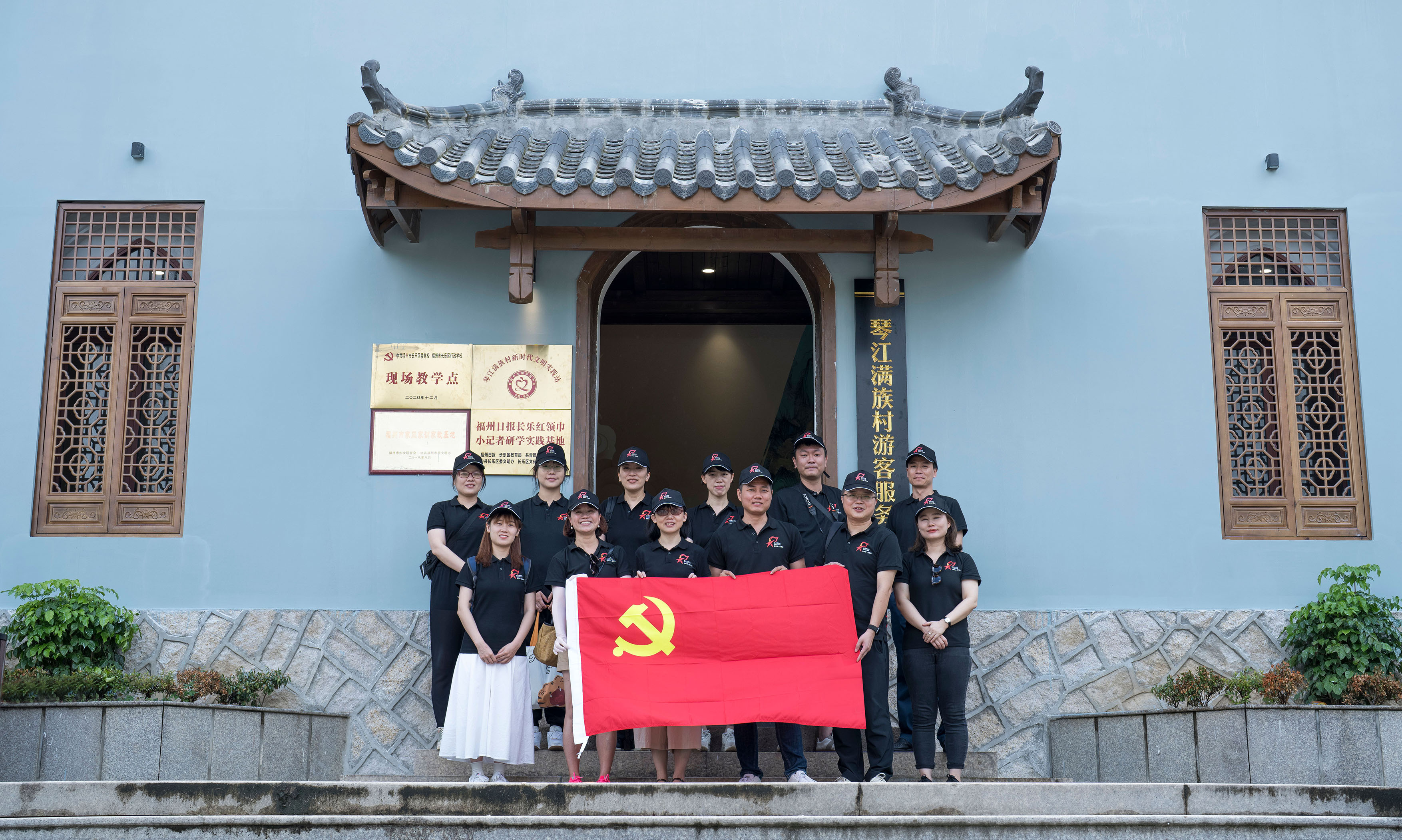 合影.jpg 合影.jpg