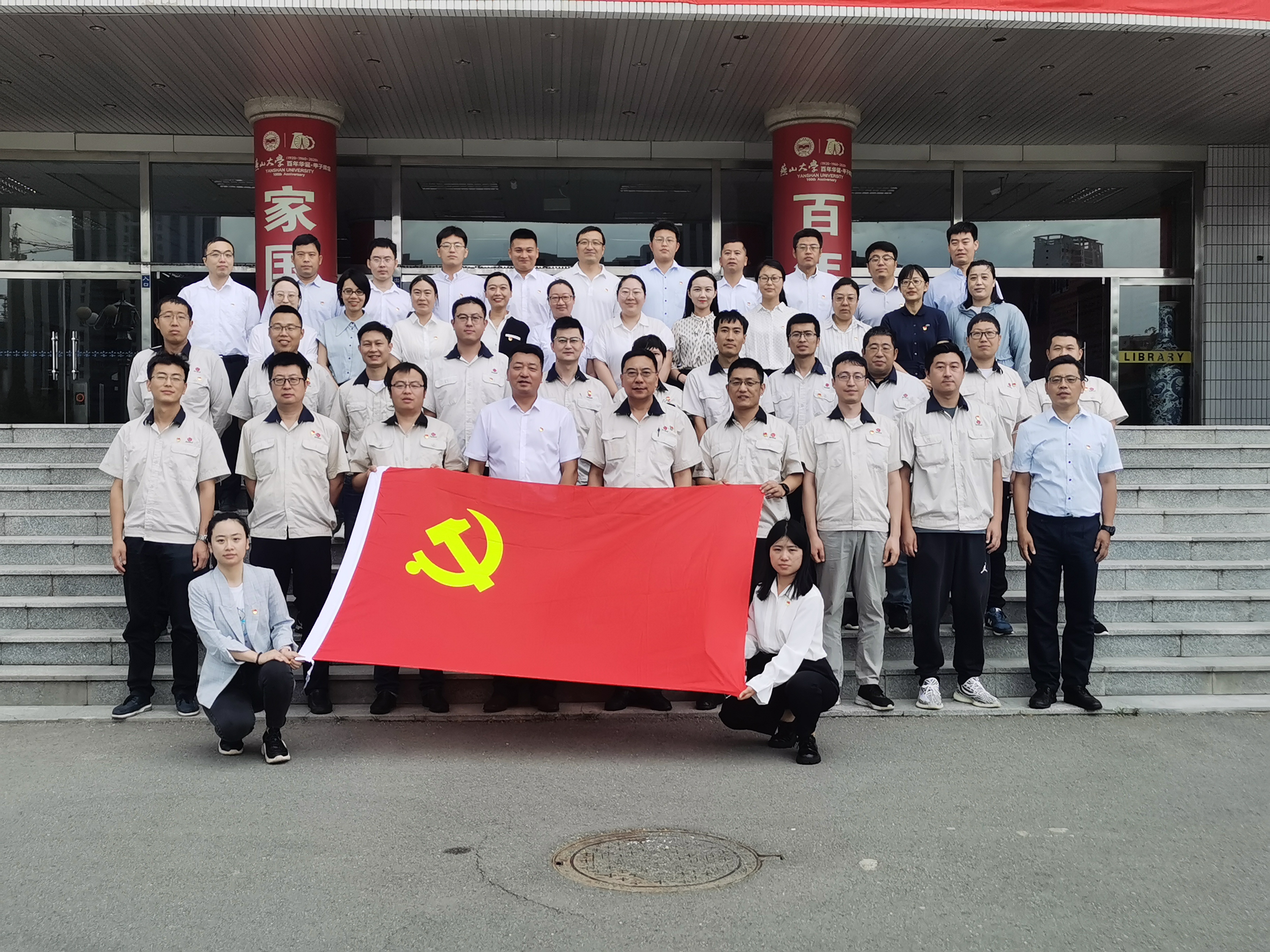 双方合影.jpg 双方合影.jpg