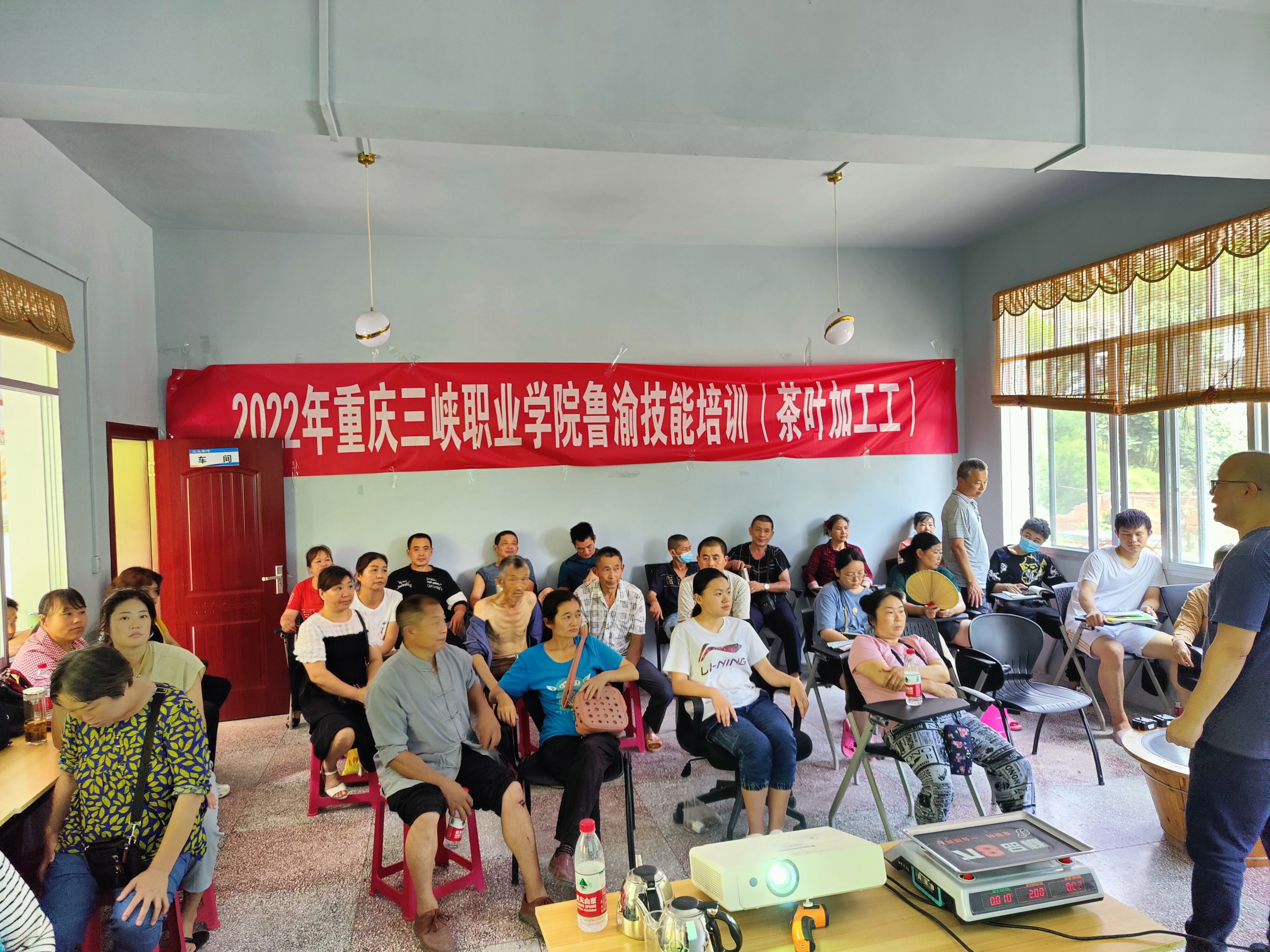 6月24日，李翔开展茶叶技术加工培训