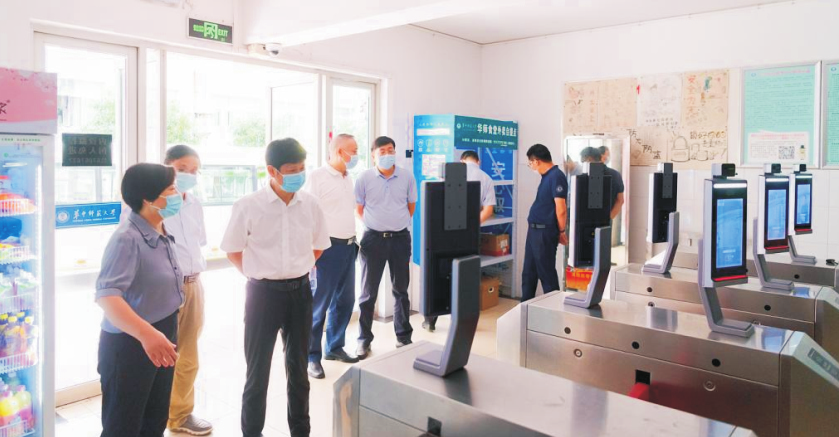 图1 校党委书记赵凌云带队开展疫情防控检查.png