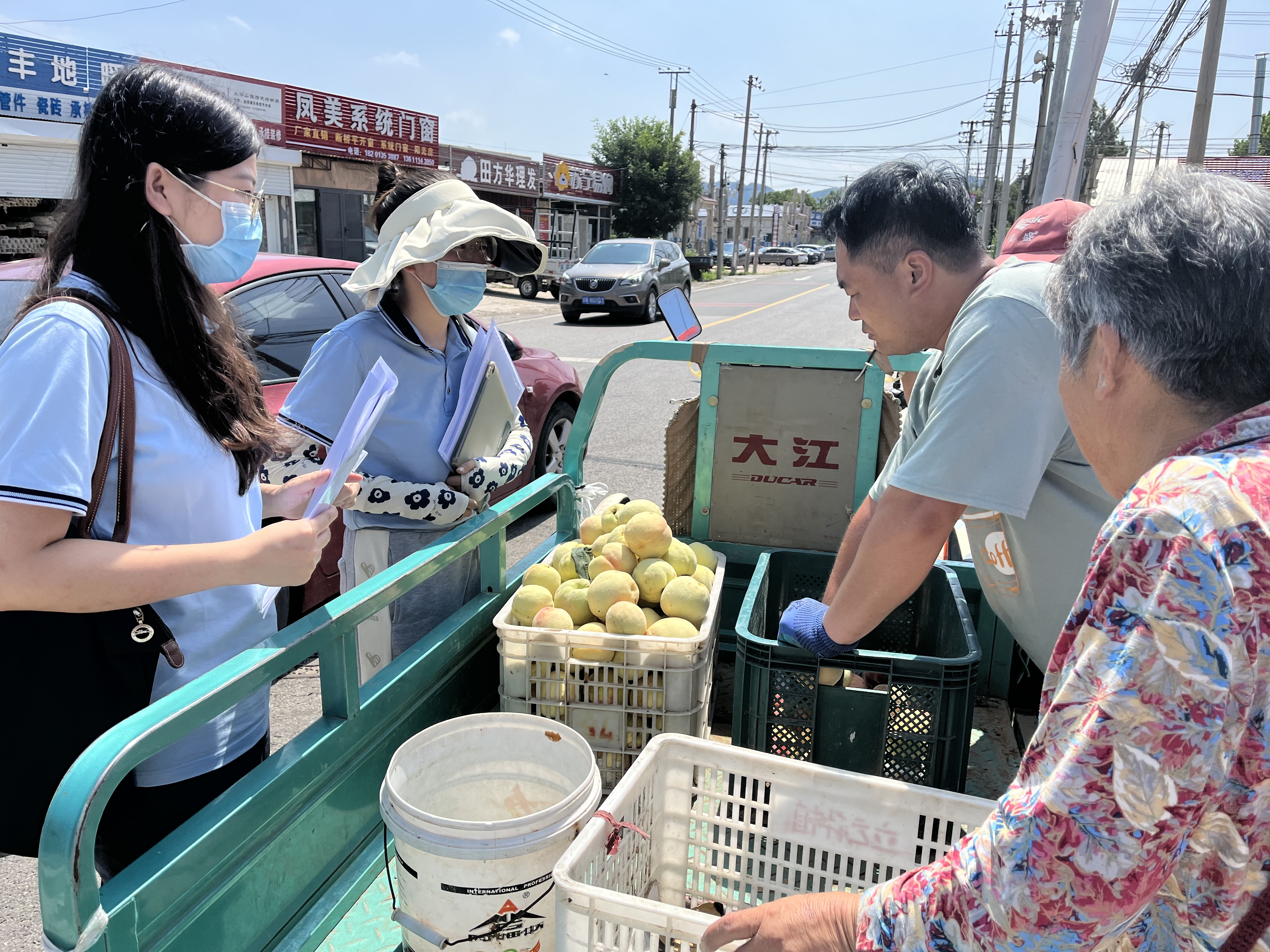 03-中国农业大学-植物速生技术实践团成员入户调研.jpg