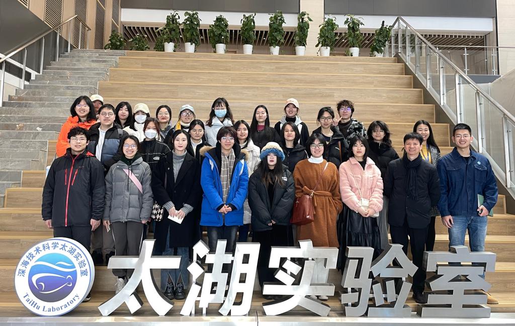 课程课题组参观太湖深海实验室.png