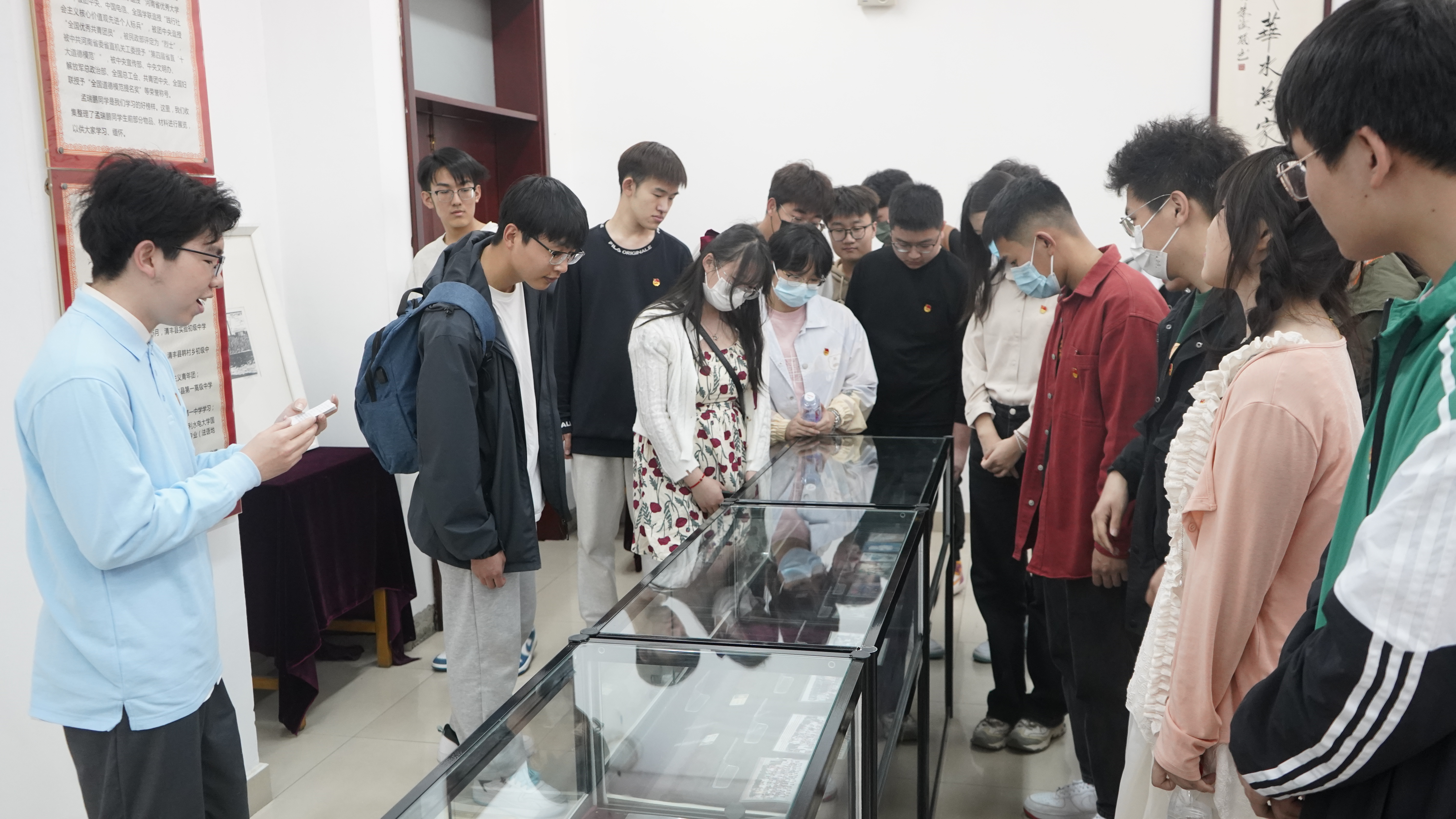 03学生第一党支部开展“学习雷锋精神，传承瑞鹏精神”主题党日活动