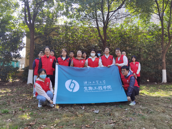 生物技术本科生党支部联合康乾街道在湖州市德清县千丰社区保利原乡开展“‘植’此青绿,‘扎根’基层”义务植树活动.png 生物技术本科生党支部联合康乾街道在湖州市德清县千丰社区保利原乡开展“‘植’此青绿,‘扎根’基层”义务植树活动.png