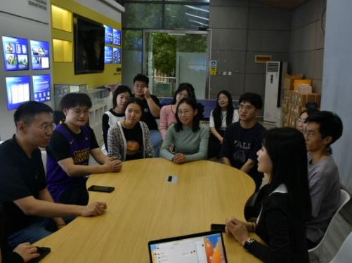 图一 (支部成员互相介绍).jpg 图一 (支部成员互相介绍).jpg