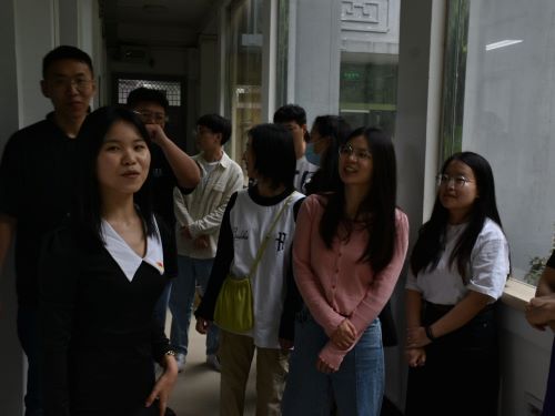 图二 (实验室参观).jpg 图二 (实验室参观).jpg