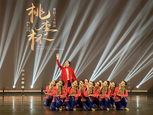 表演现场.jpg 表演现场.jpg