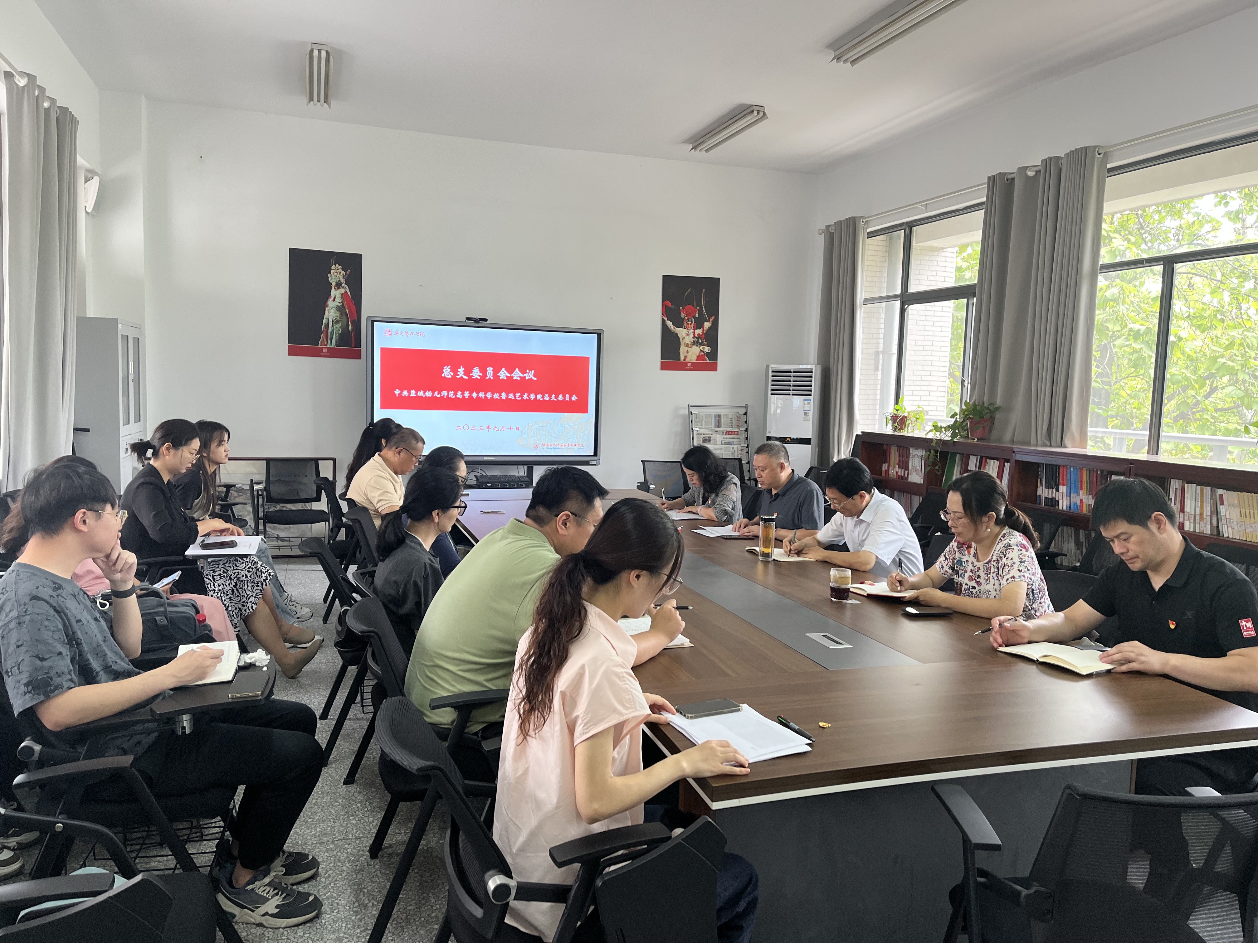 秉持着公正公开的理念，进行了“两委”委员候选人初步人选第二轮推荐会。