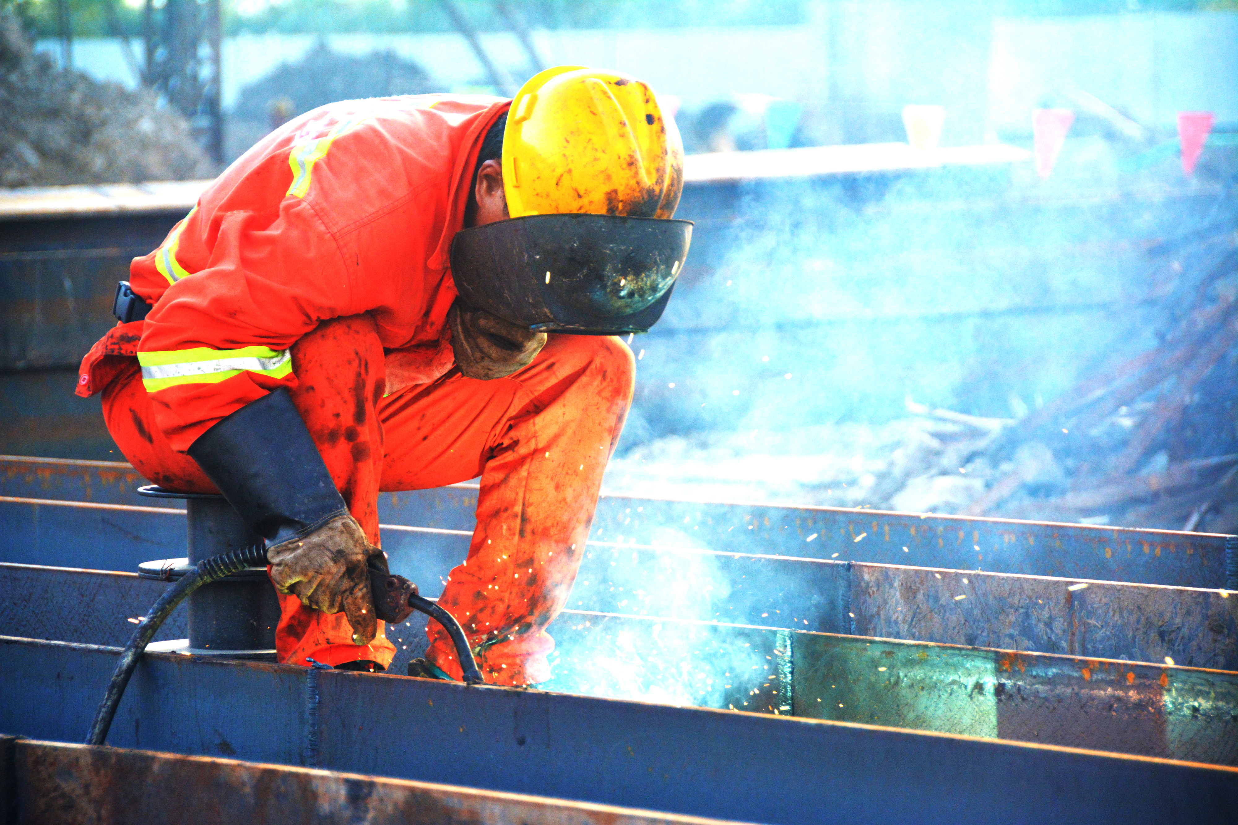 4-2 建设者之歌   闪光青春.JPG