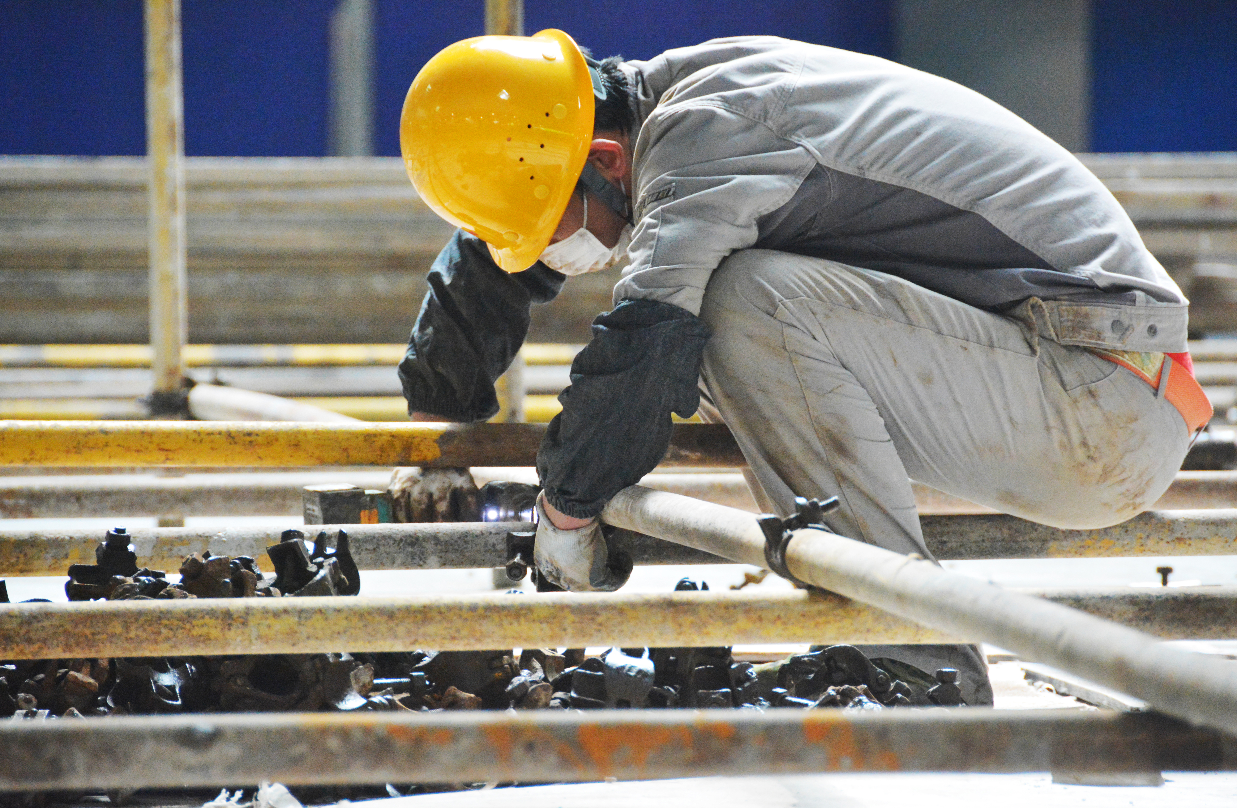 4-3 建设者之歌   争分夺秒.JPG