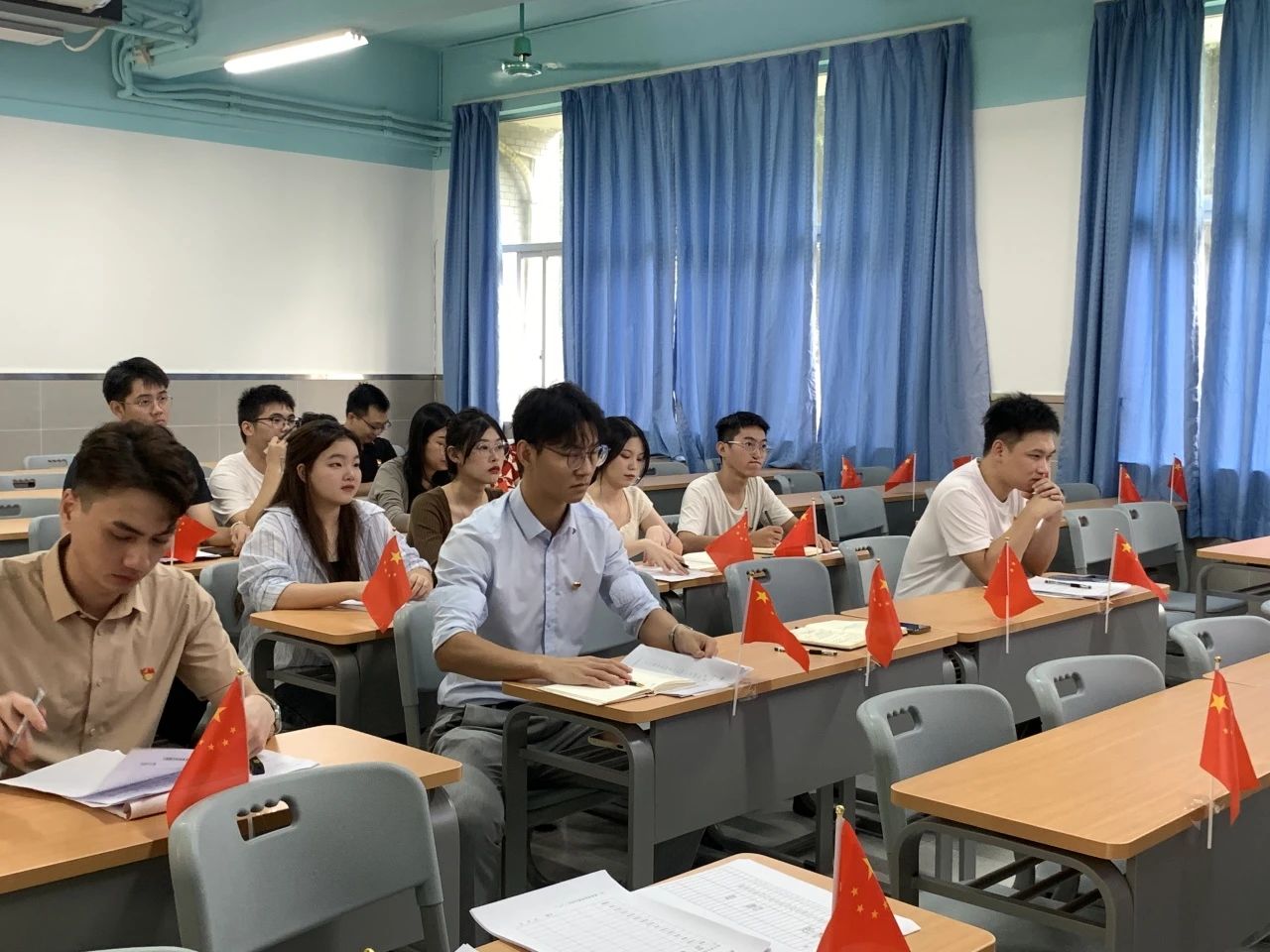 参会情况.jpg 参会情况.jpg