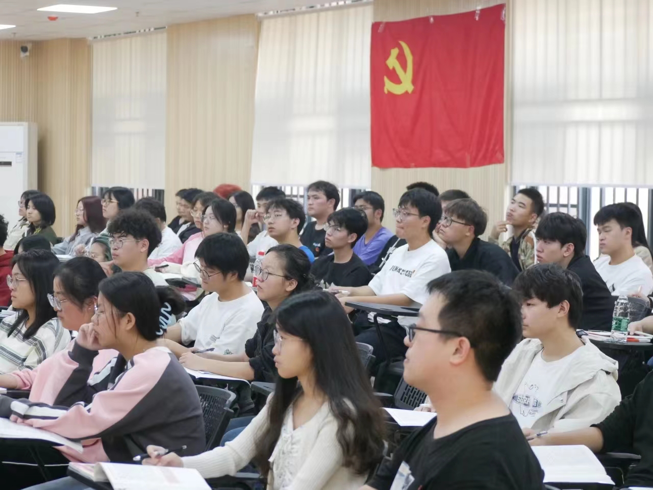（图3 全体学员认真学习）.jpg