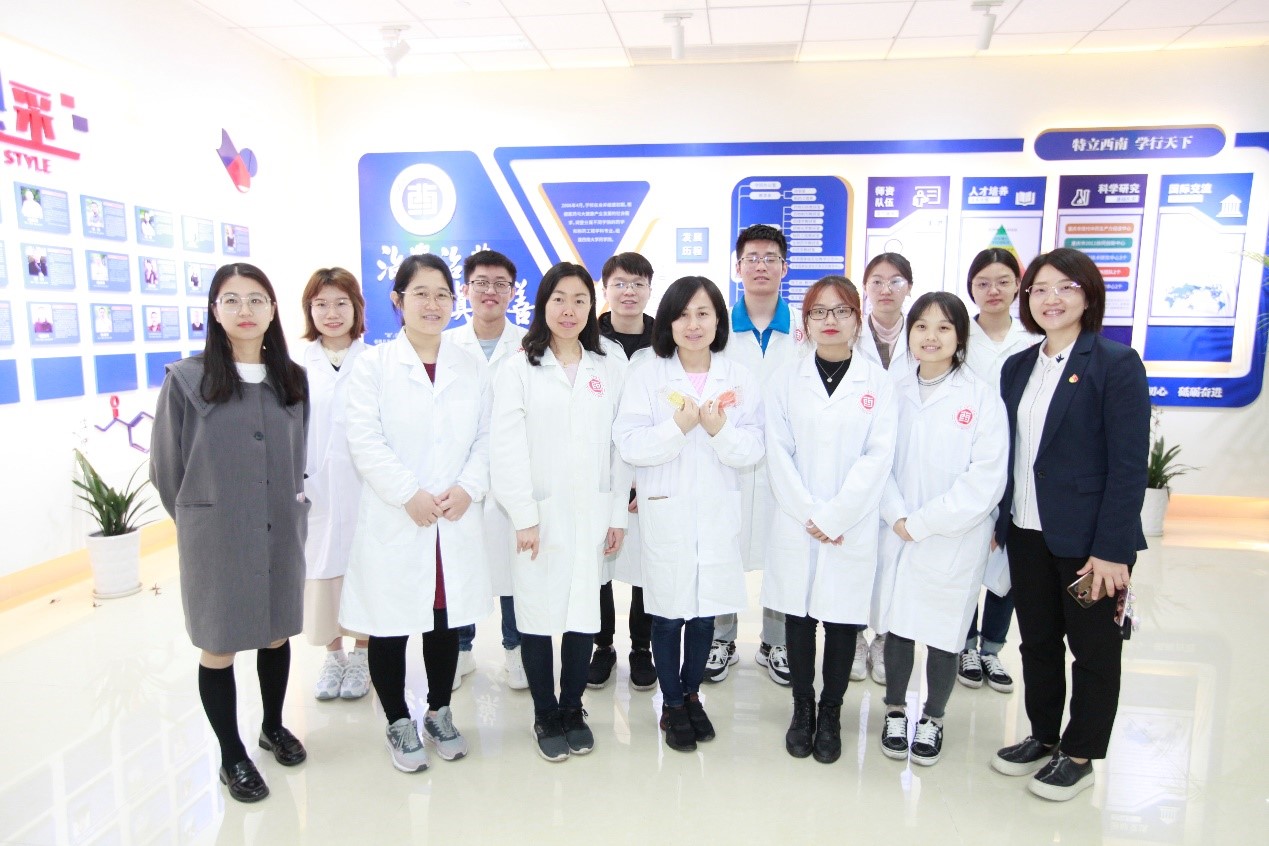 图2 支部第一批科普志愿者.jpg 图2 支部第一批科普志愿者.jpg