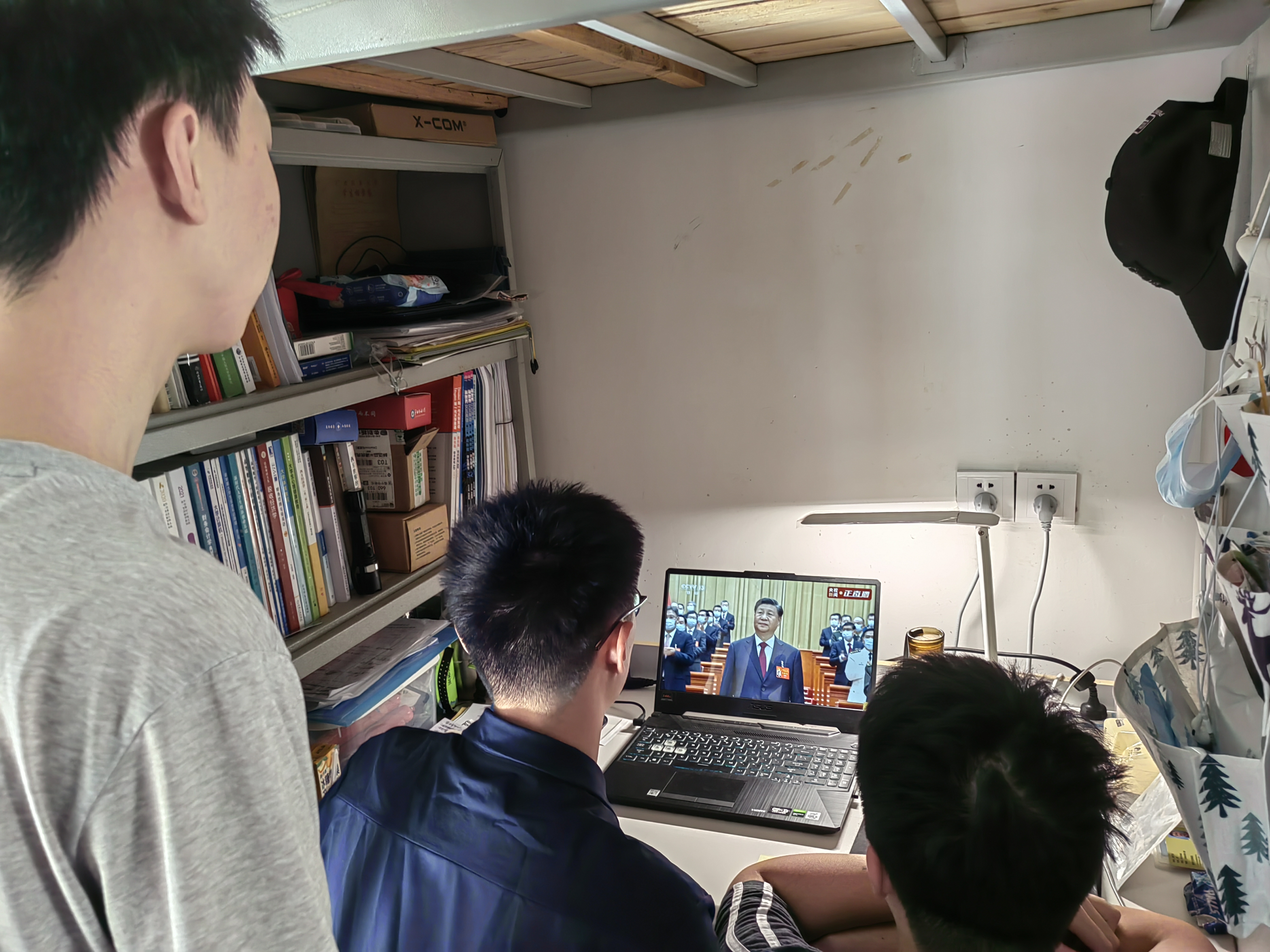 税收学经济学学生党支部观看党的二十大.JPG 税收学经济学学生党支部观看党的二十大.JPG