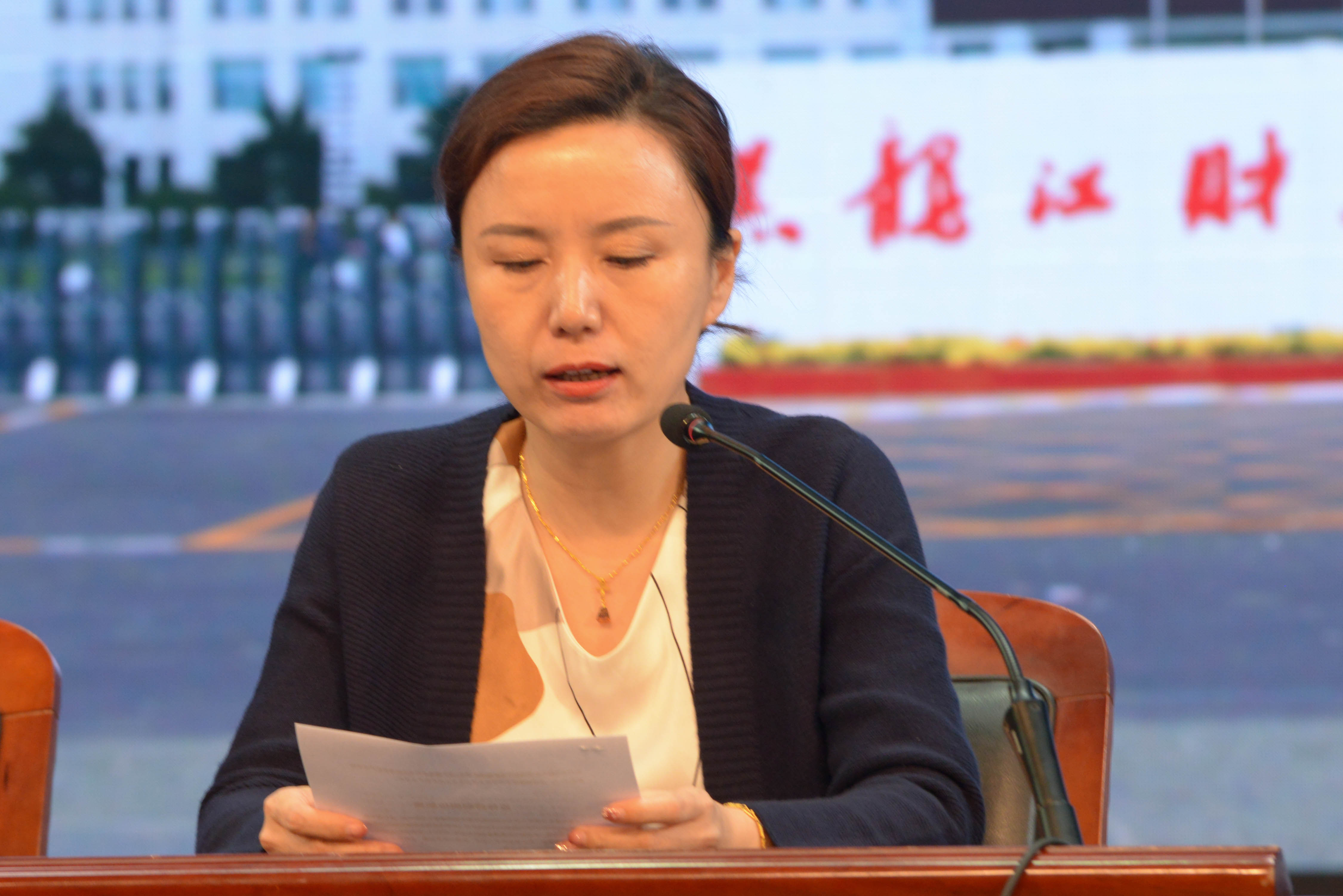 图3 副院长兼教工党支部书记金巨波宣读双导师制实施方案.jpg