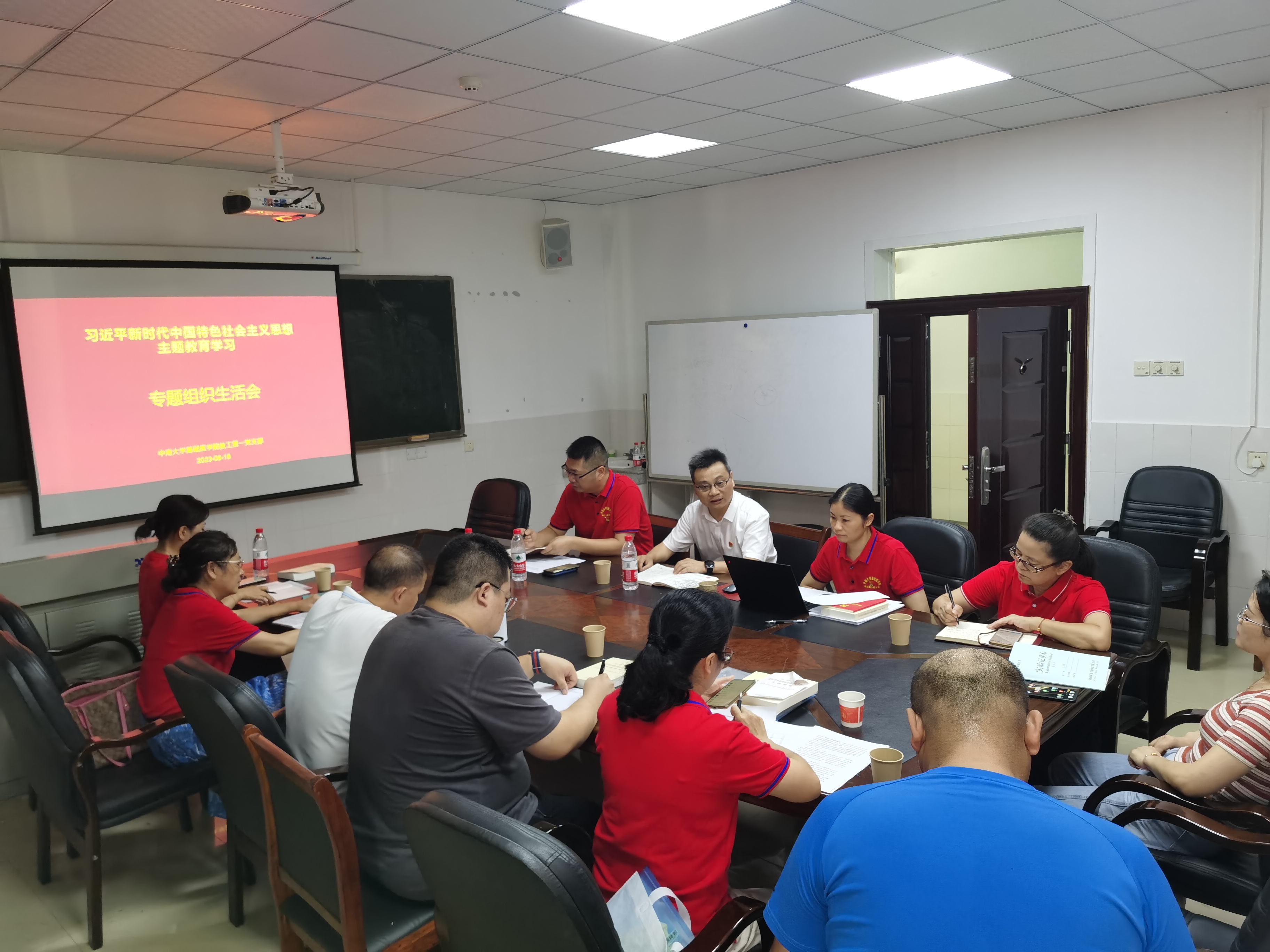 专题组织生活会3.jpg 专题组织生活会3.jpg