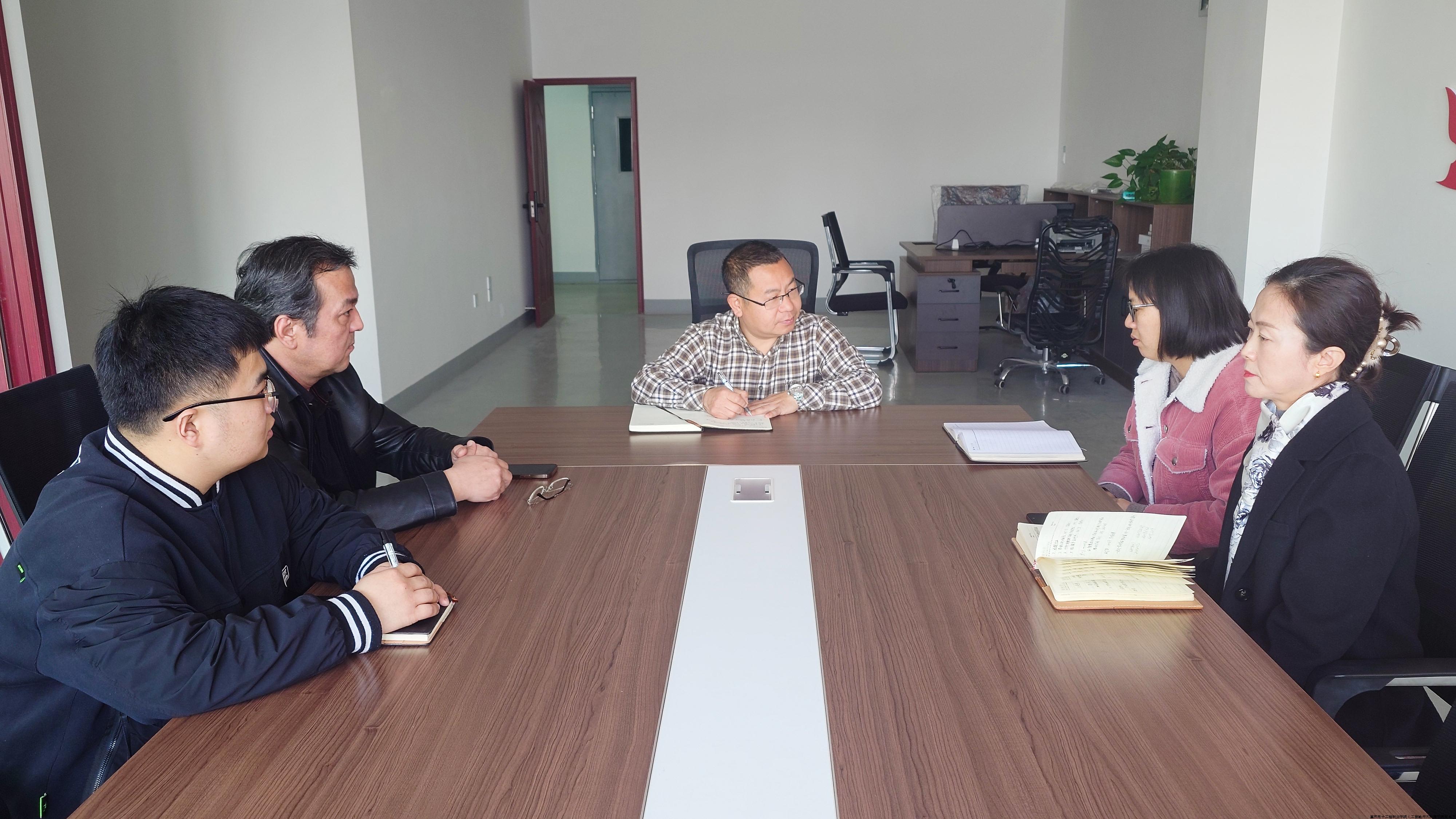 余建军老师在新疆农业职业技术学院开展信息化工作调研座谈.JPG 余建军老师在新疆农业职业技术学院开展信息化工作调研座谈.JPG