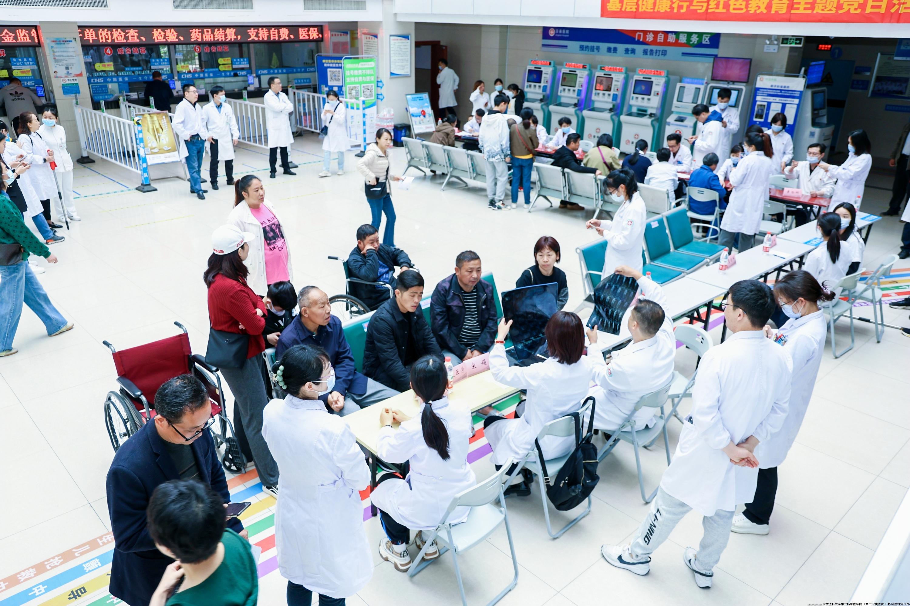 义诊现场.jpg 义诊现场.jpg