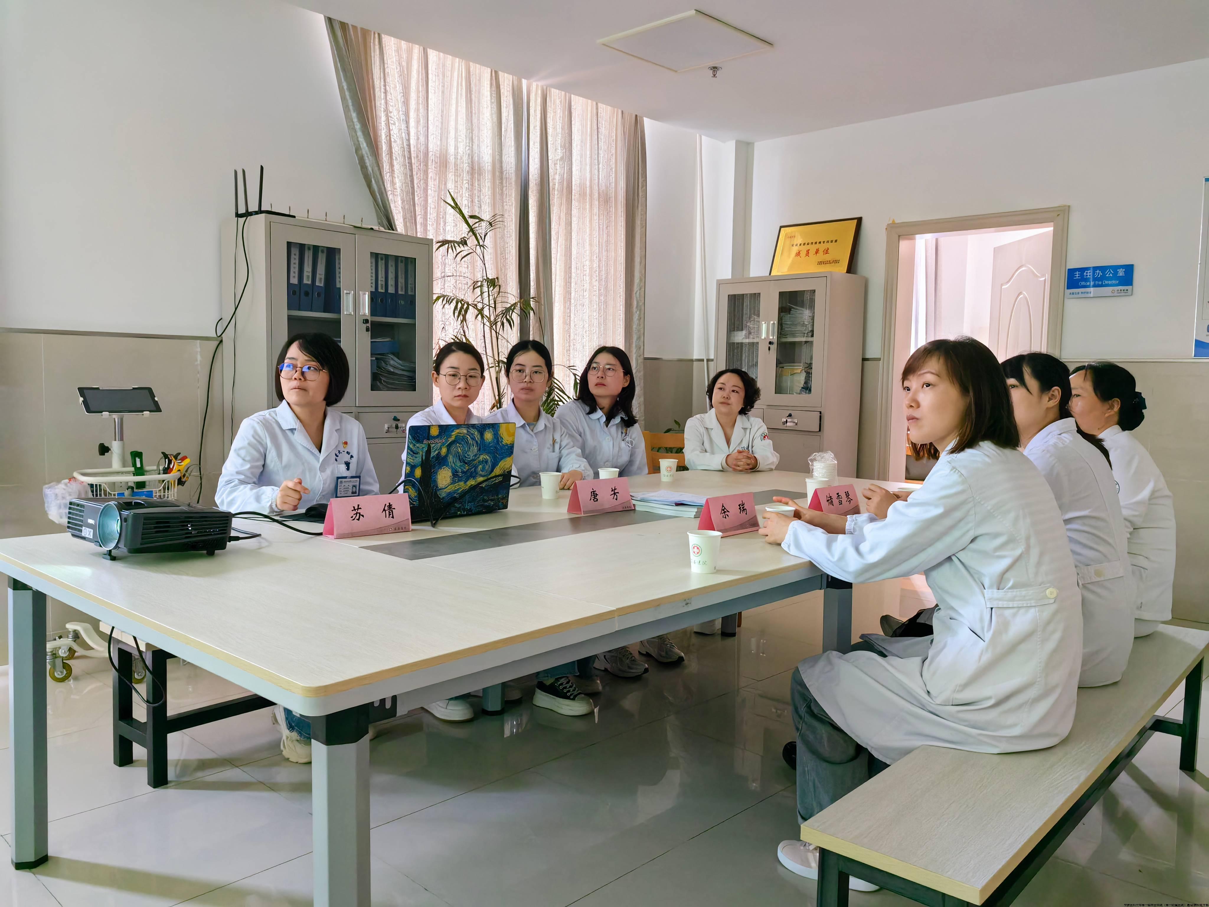 感染病科开展学术讲座.jpg 感染病科开展学术讲座.jpg