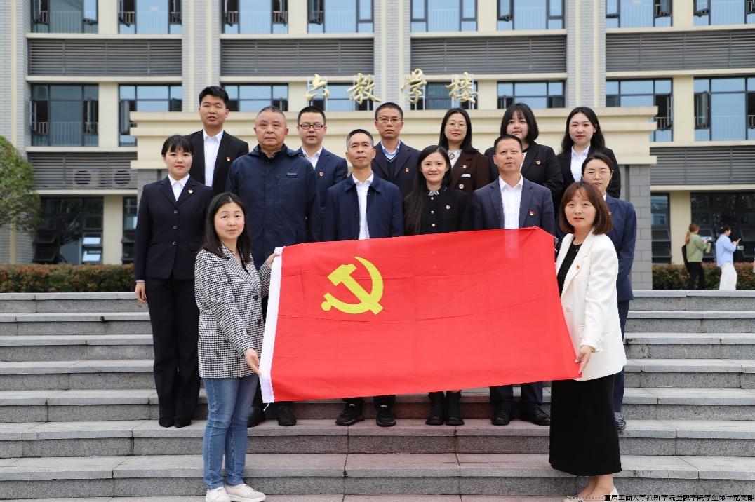 合影.jpeg 合影.jpeg