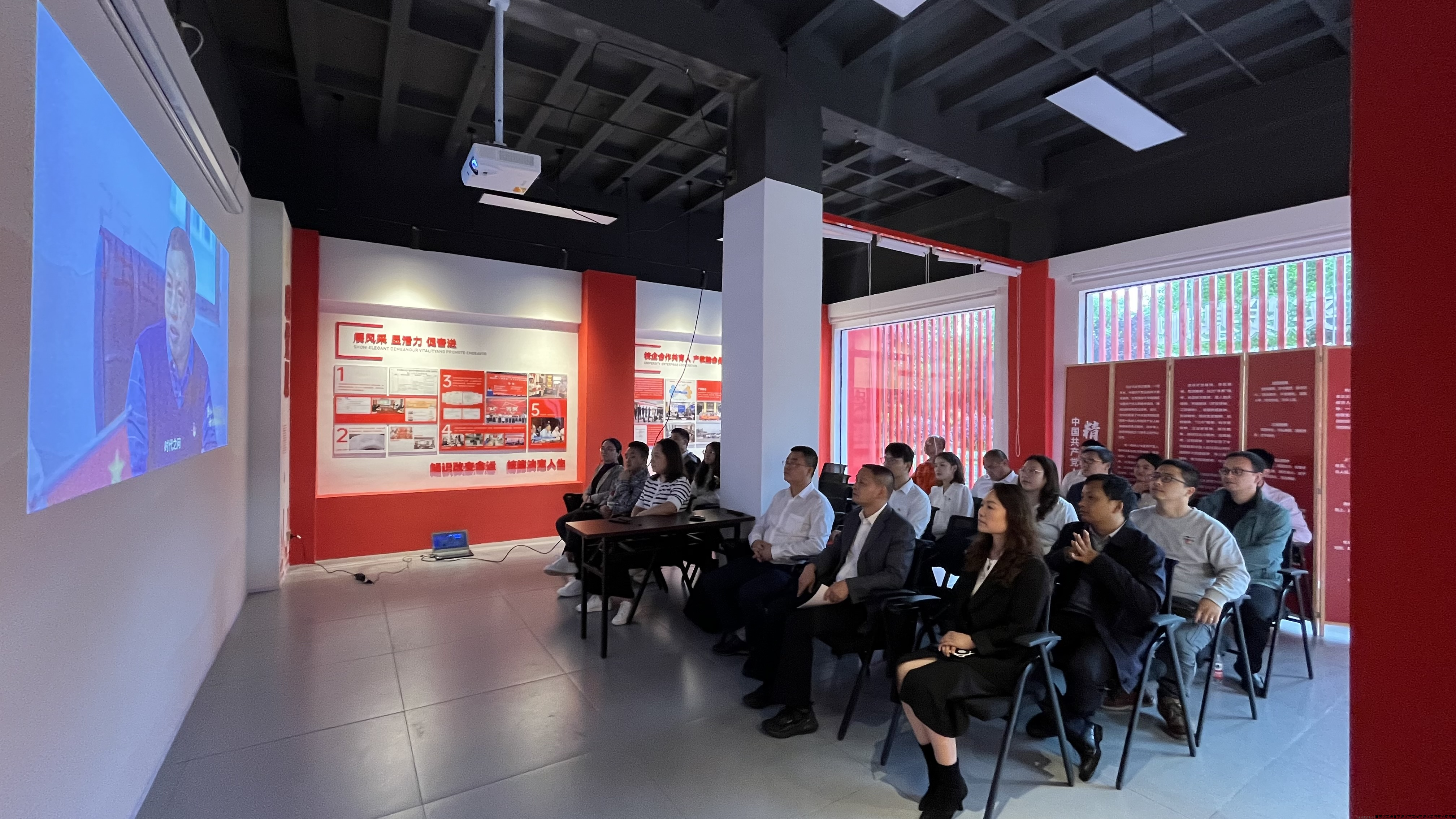 双方在长风三线精神党性教育实践基地联合党建共建.png 双方在长风三线精神党性教育实践基地联合党建共建.png