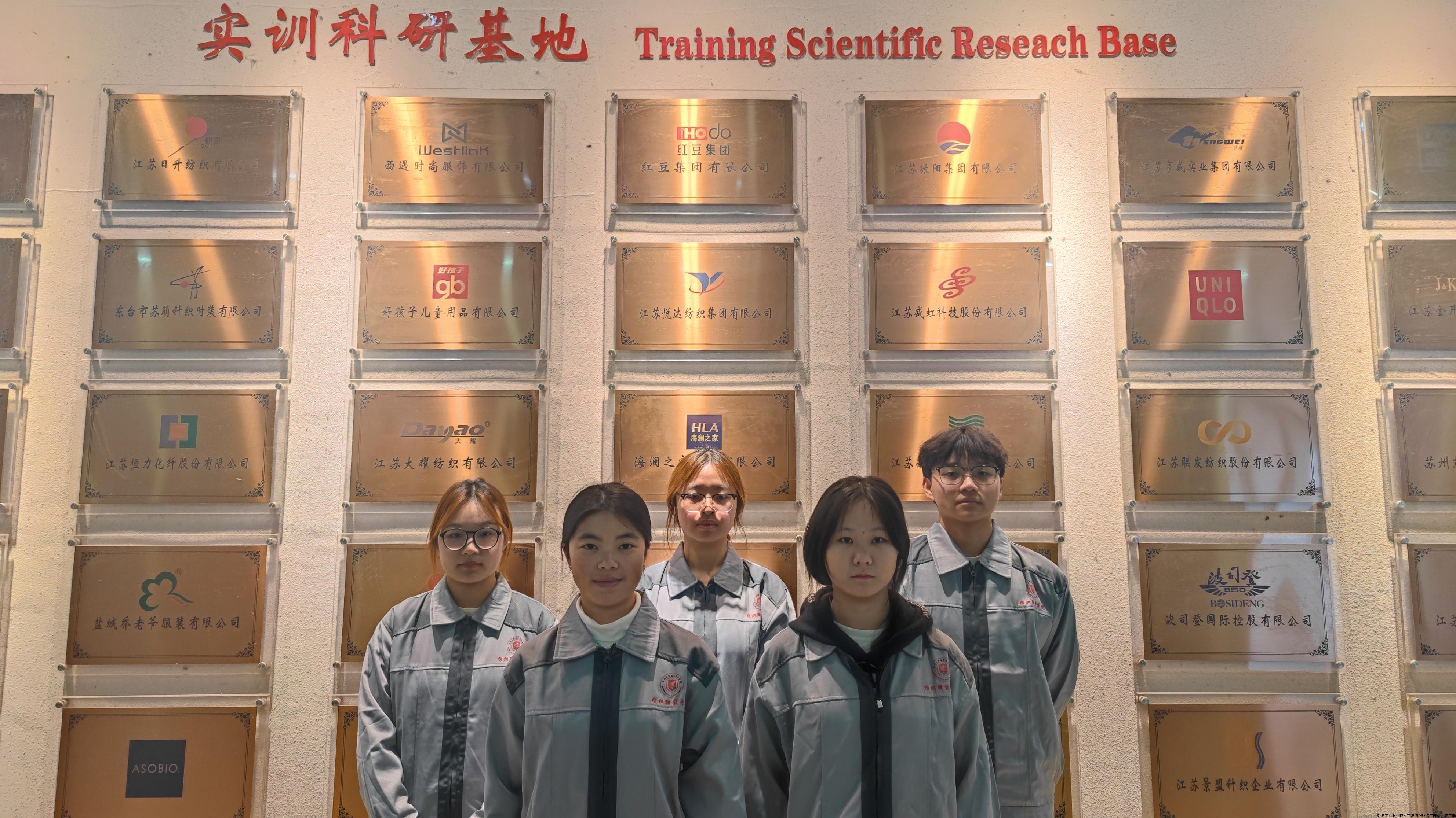 仿生羽绒团队3.jpg 仿生羽绒团队3.jpg