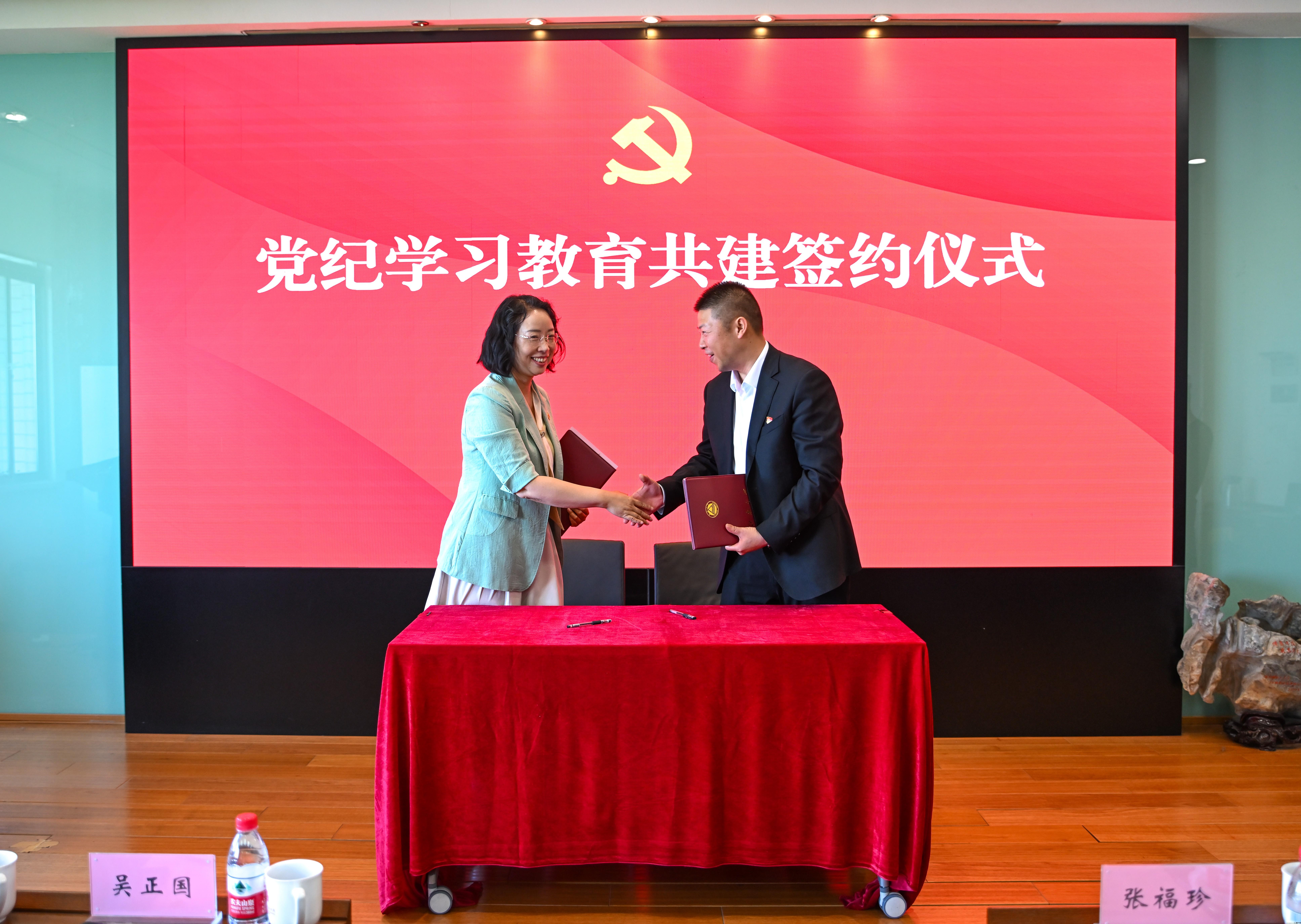 食品学院学习照片2.jpg 食品学院学习照片2.jpg