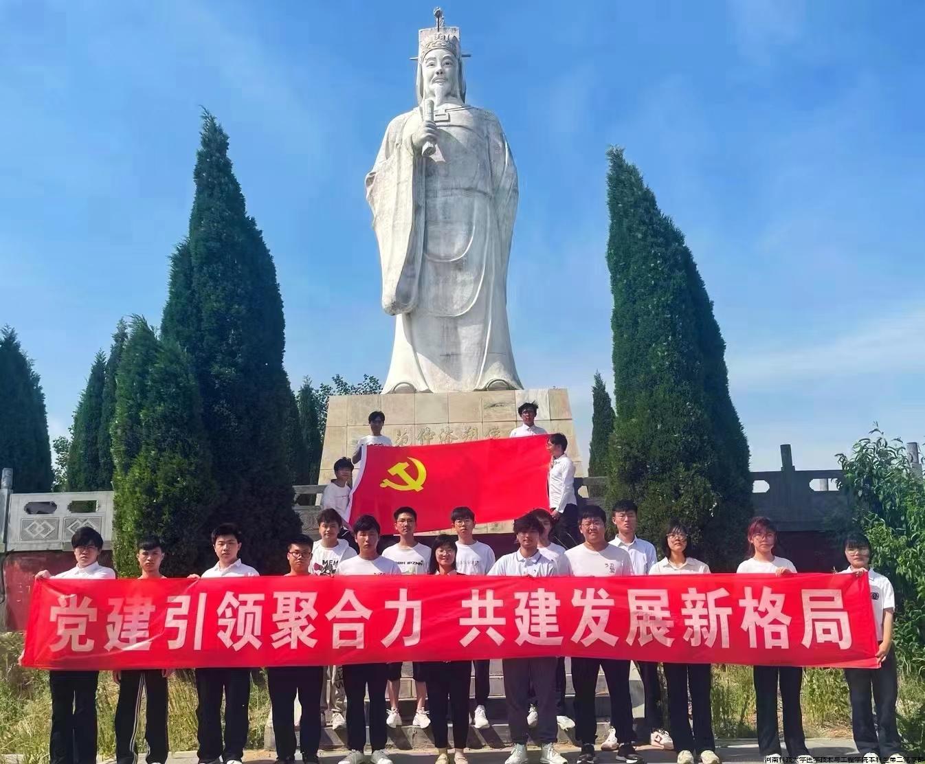 参观合影.jpg 参观合影.jpg