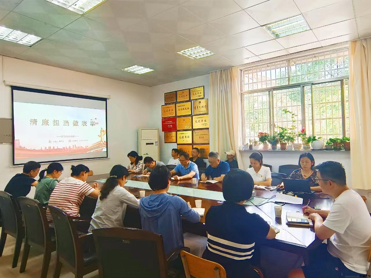 F902CE25BB24DAAC8DA4805E216_922E1A59_BCB98.jpg F902CE25BB24DAAC8DA4805E216_922E1A59_BCB98.jpg