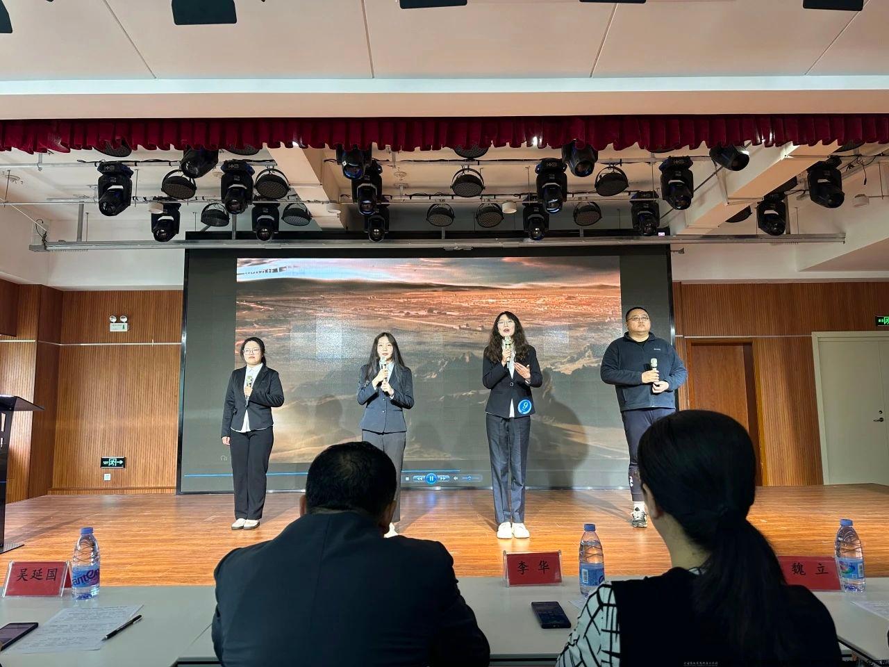 为深入学习贯彻习近平文化思想，全面贯彻落实党的二十大精神，推动学院宣传思想文化工作适应新形势新任务、展现新气象新作为。高级翻译学院党总支于5月22日举办了主题为“红色记忆，时代回声”爱国主义经典红色作品双语朗诵决赛。共有22组选手参加初赛，11组选手脱颖而出，晋级决赛。学院“黄大年式教师团队”党支部党员教师，第一教研室主任魏立、第三教研室主任吴延国、实践教学教研室主任杨迪作为评委参与活动。