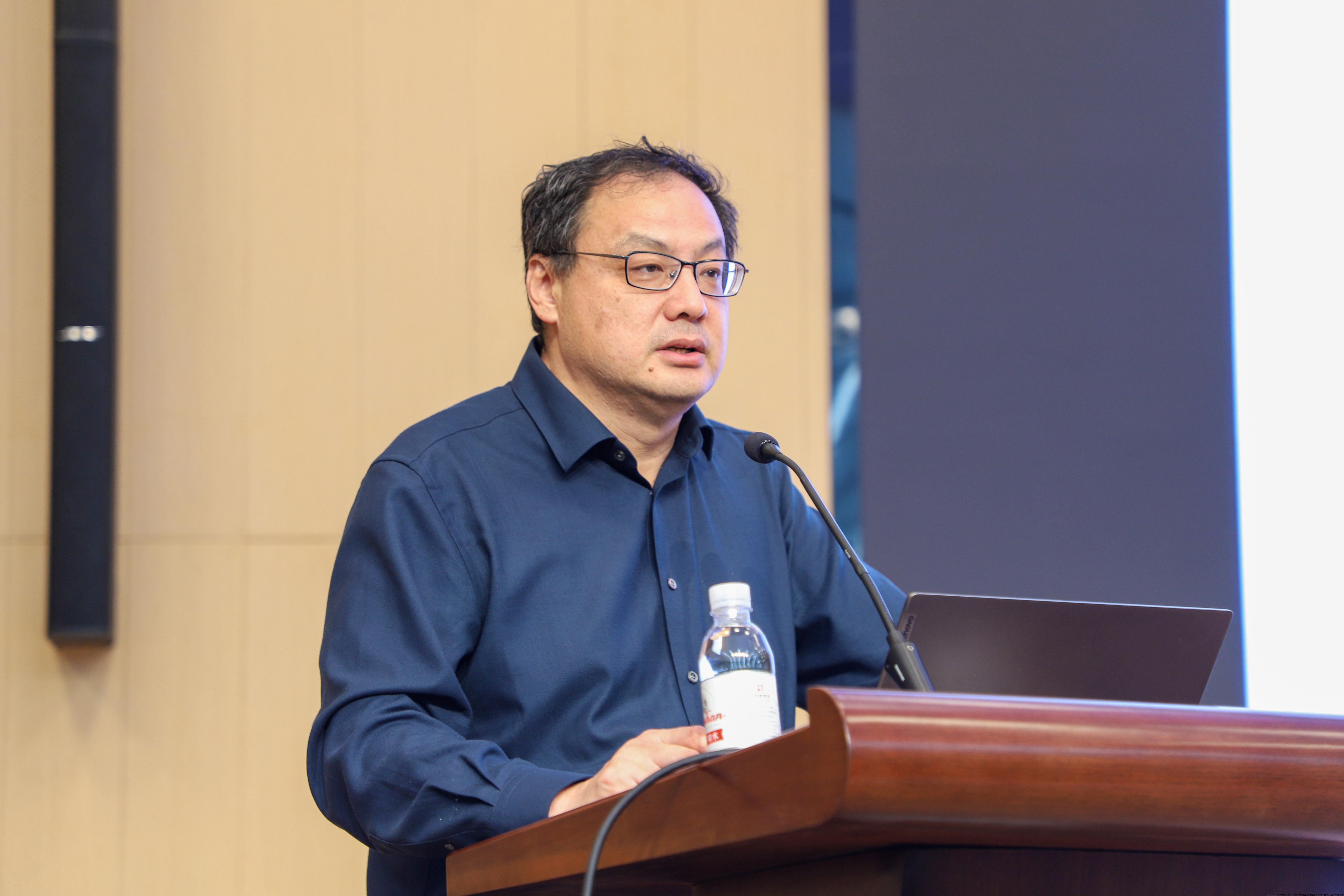 刘歆颖院士讲述碳中和背景下的碳基燃料生产 丁元贺摄 (2).JPG