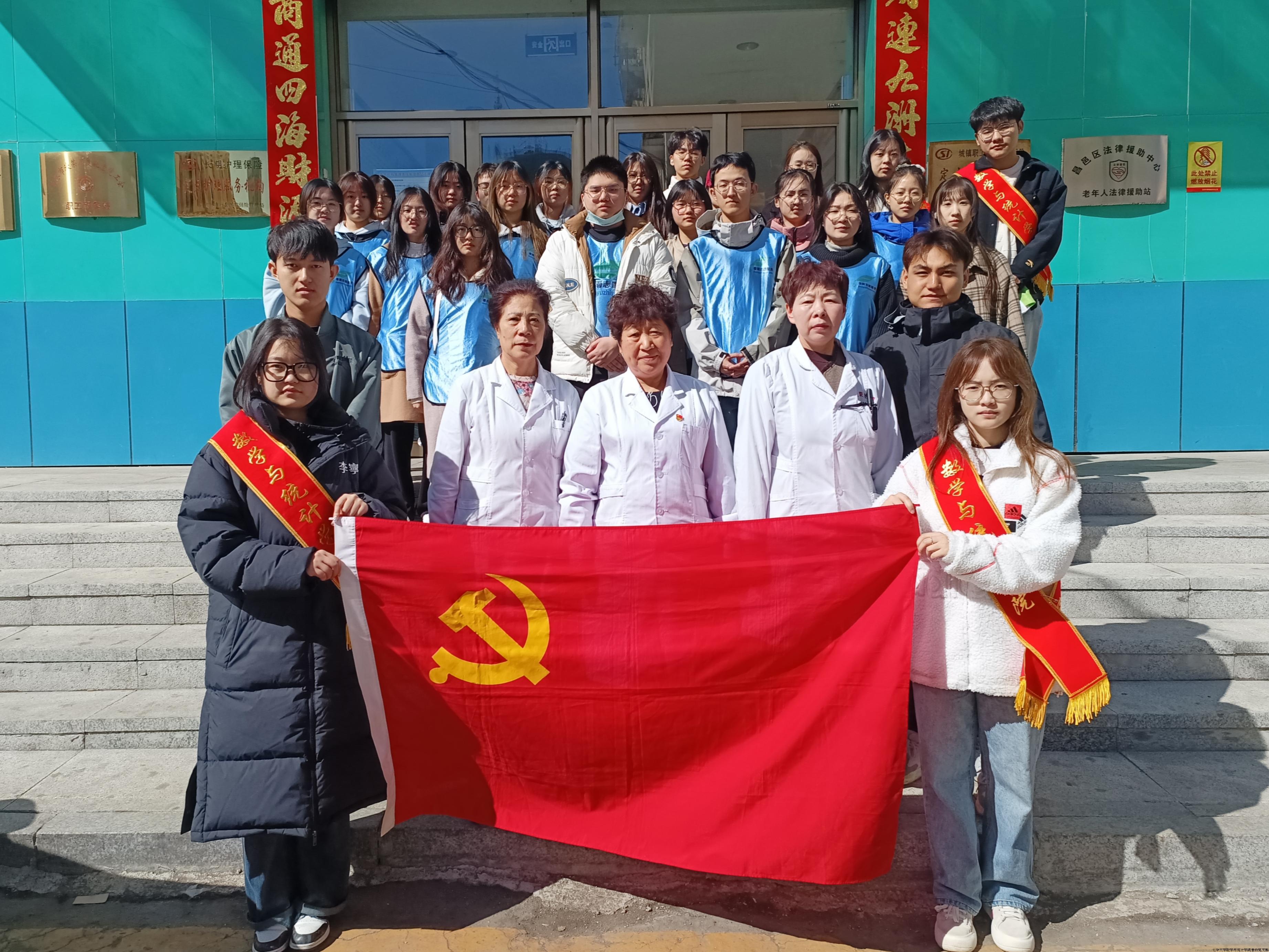 3月24日春雨党支部前往欣荣敬老院开展“爱驻夕阳，关爱老人”志愿服务活动。