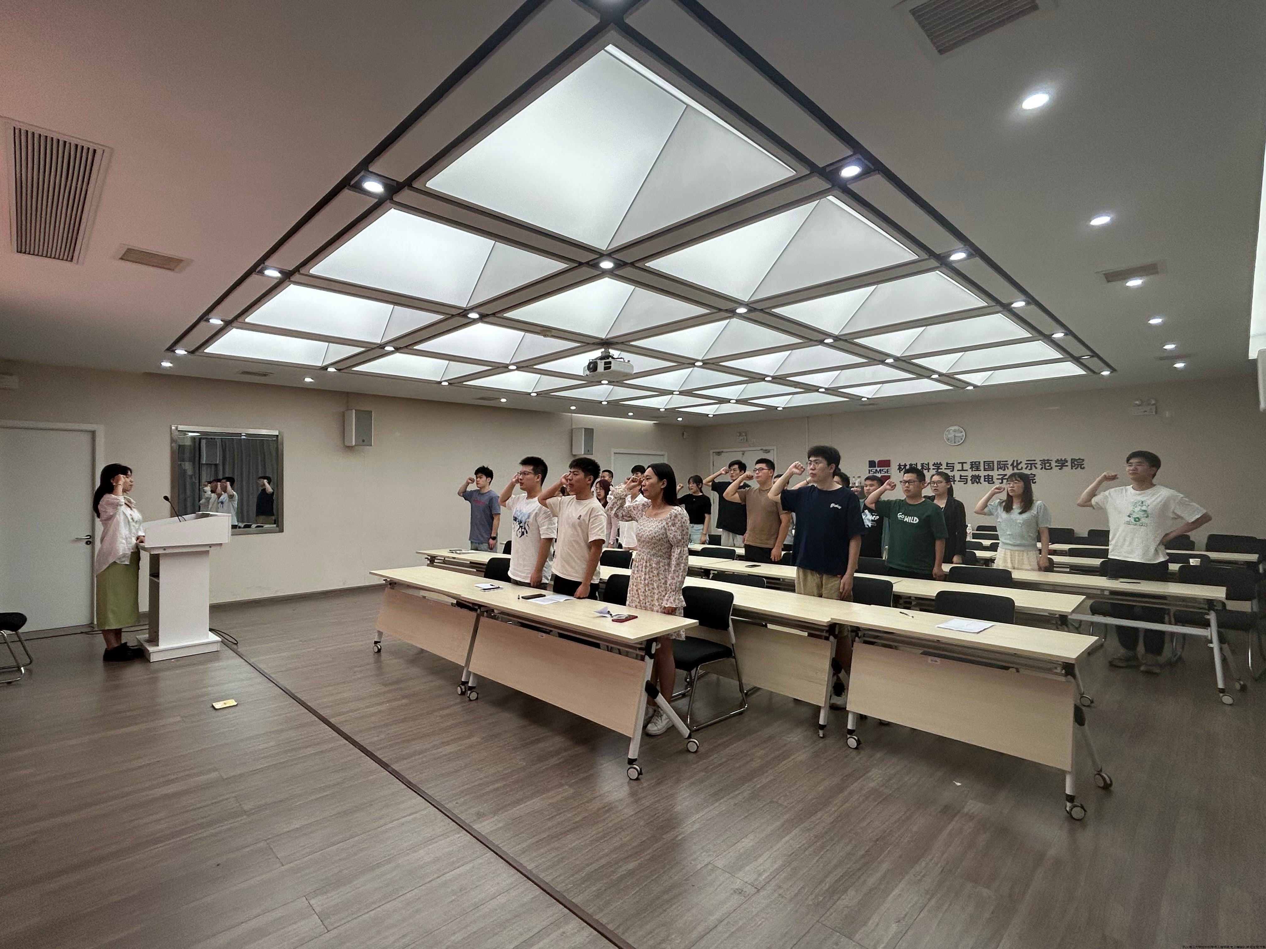 图2 入党宣誓.JPG