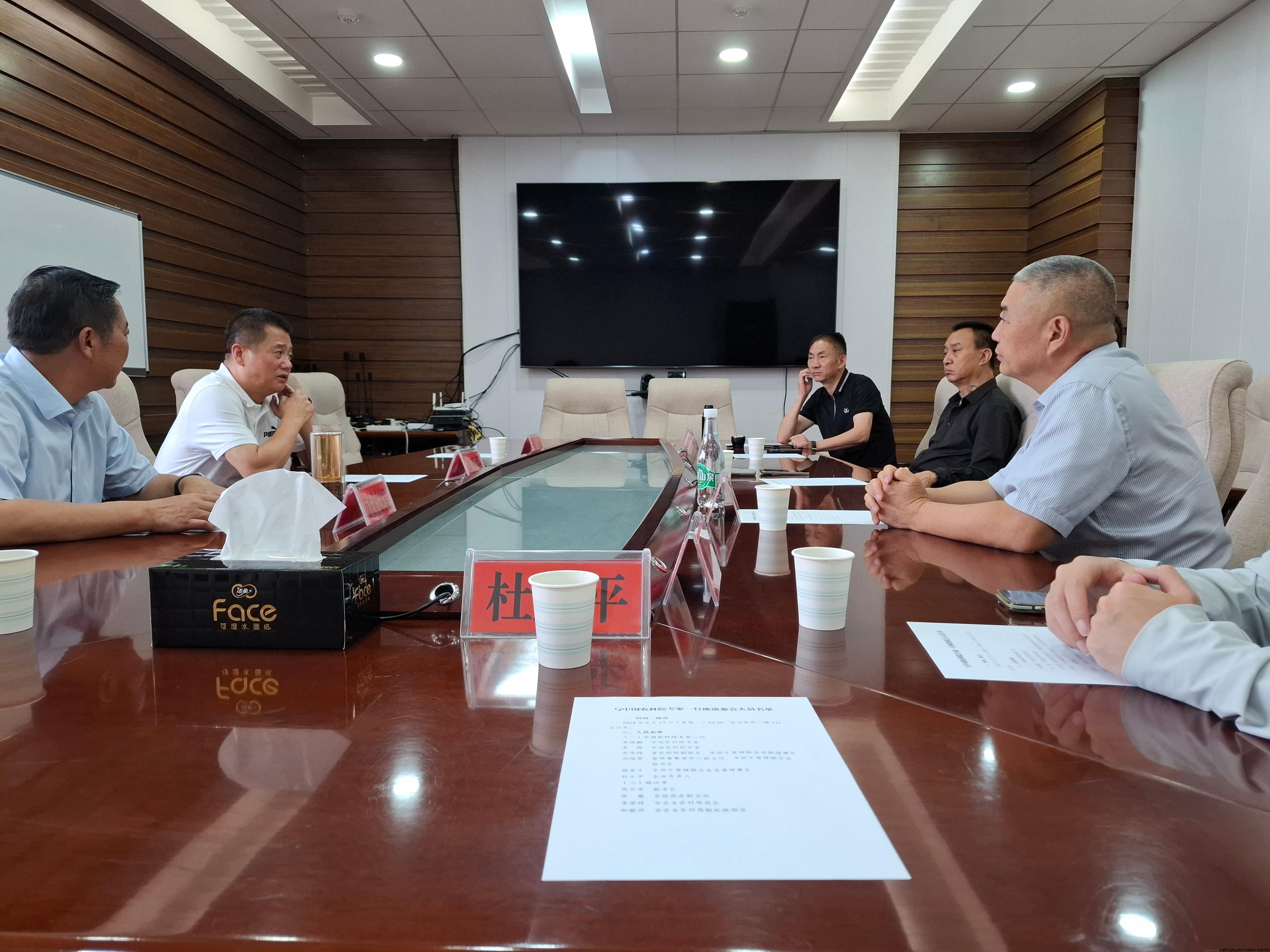 洽谈会现场（二）.jpg