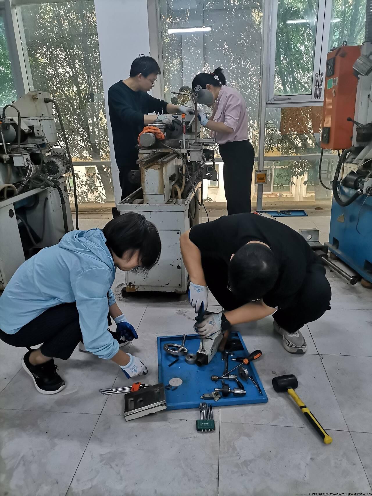 机电设备教研室.jpg 机电设备教研室.jpg