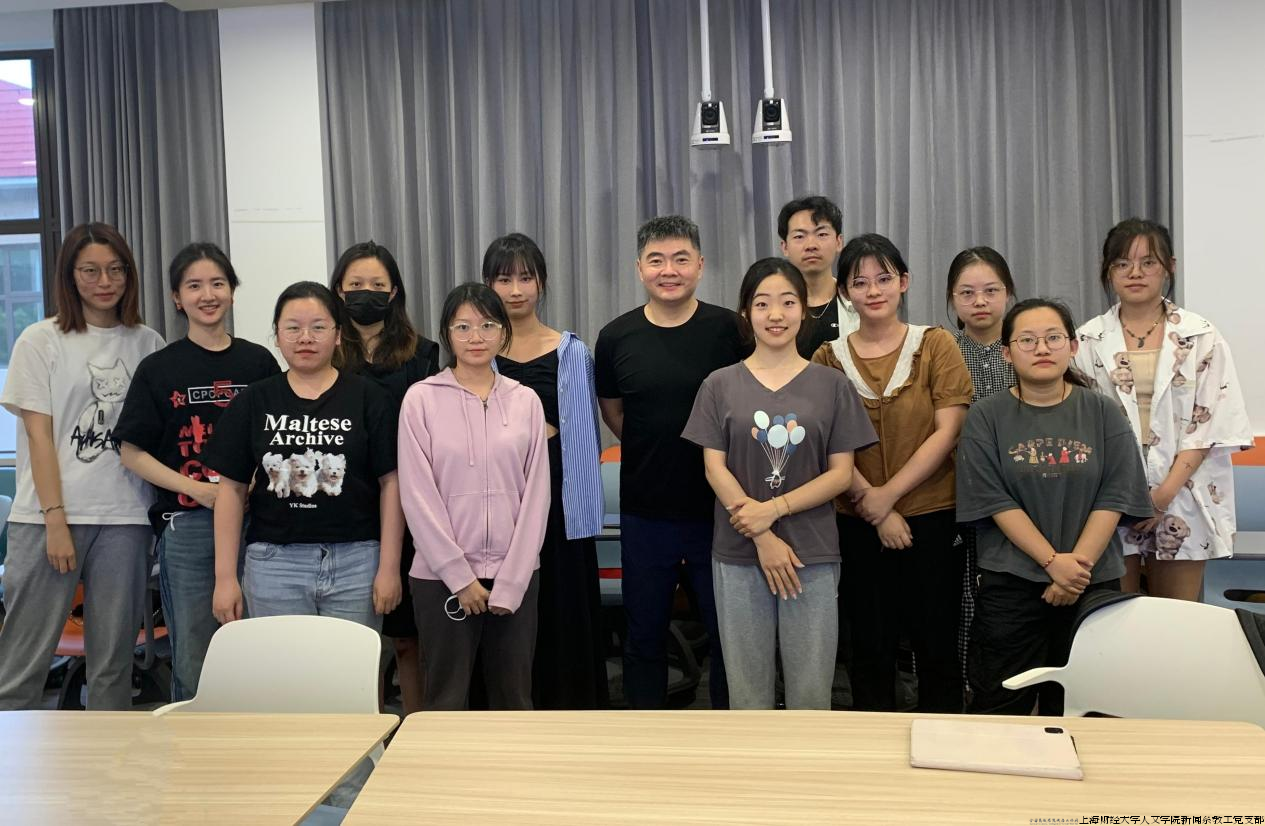 2023年6月，主流媒体进课堂，支部书记林晖邀请第一财经国际报道记者和主持人尹凡来给同学们讲授中国记者如何报道重大国际会议