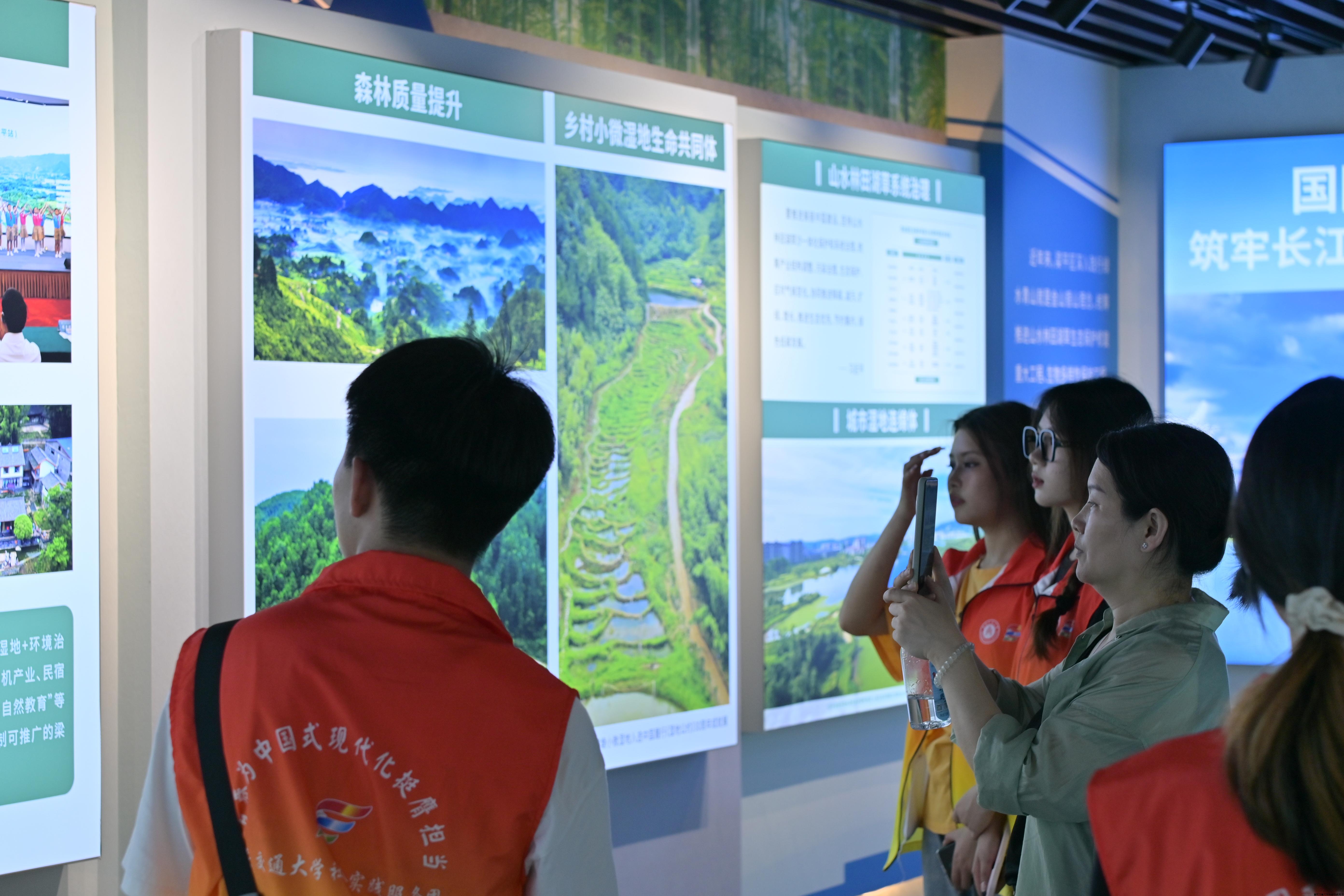 【“通江达海，筑梦新征程”实践团】 推窗见绿，处处见”湿“：学习了解梁平区荣获”国际湿地城市”称号的内涵。