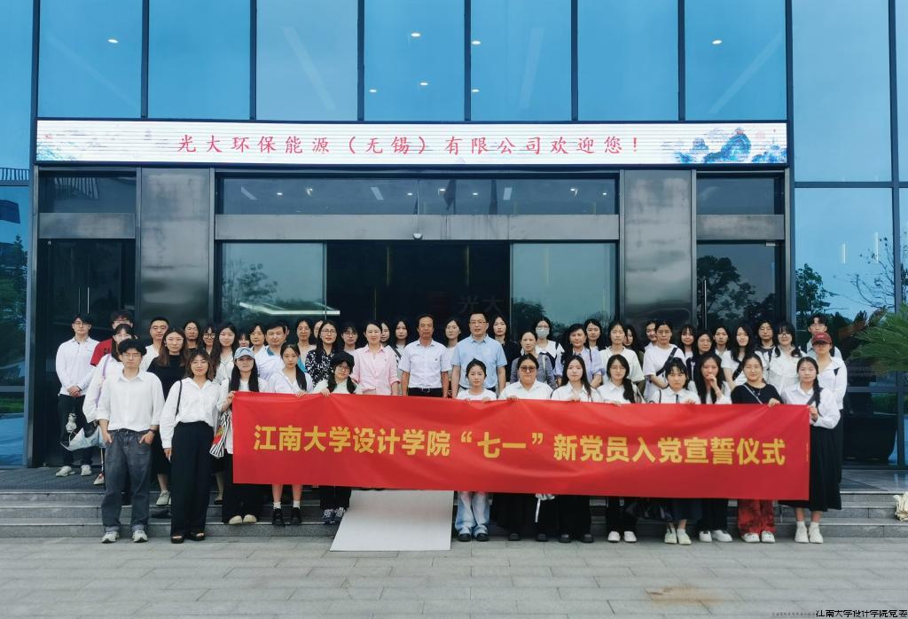 与会人员合影.jpg 与会人员合影.jpg