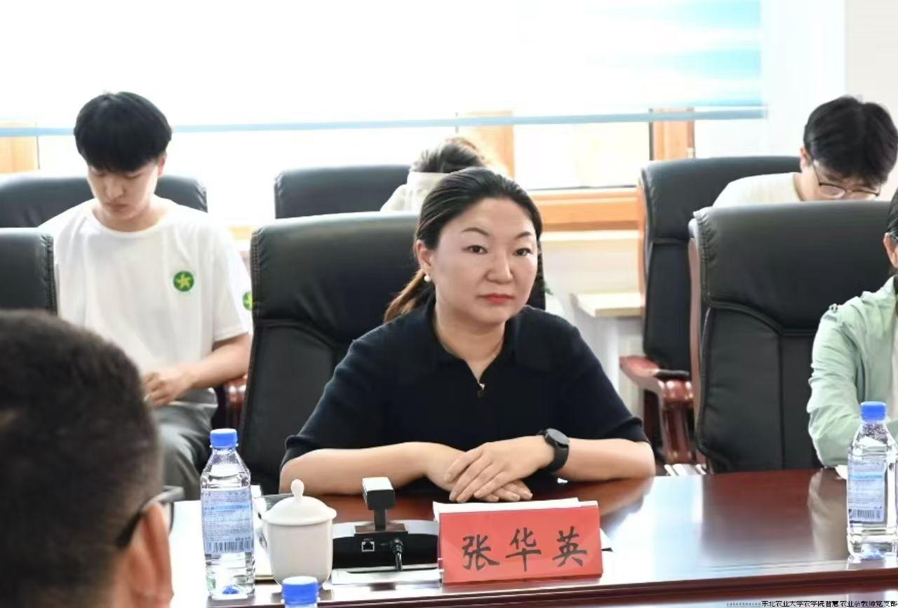 张华英.jpg 张华英.jpg