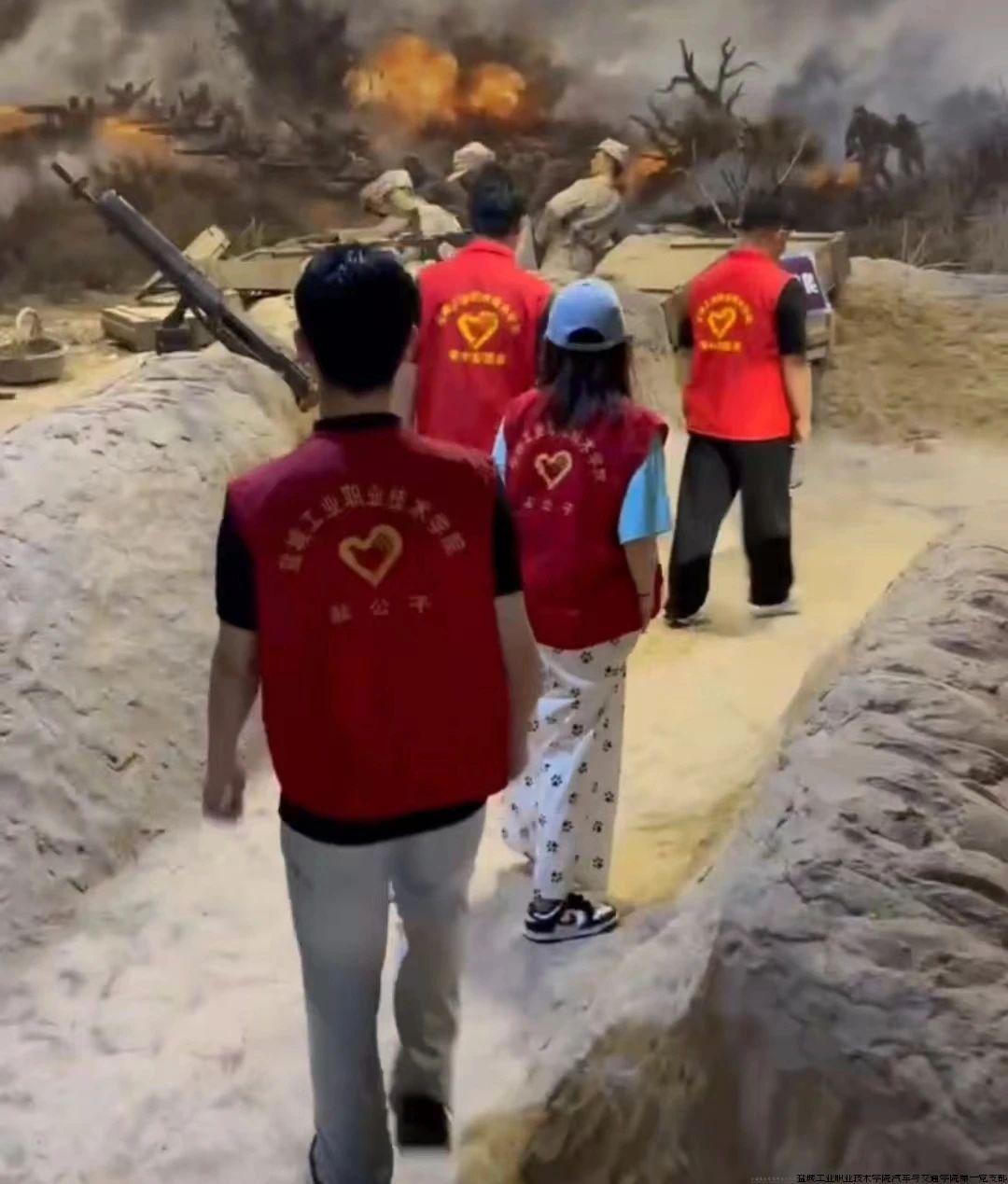 3.实践团党员学生代表重走先烈战斗路