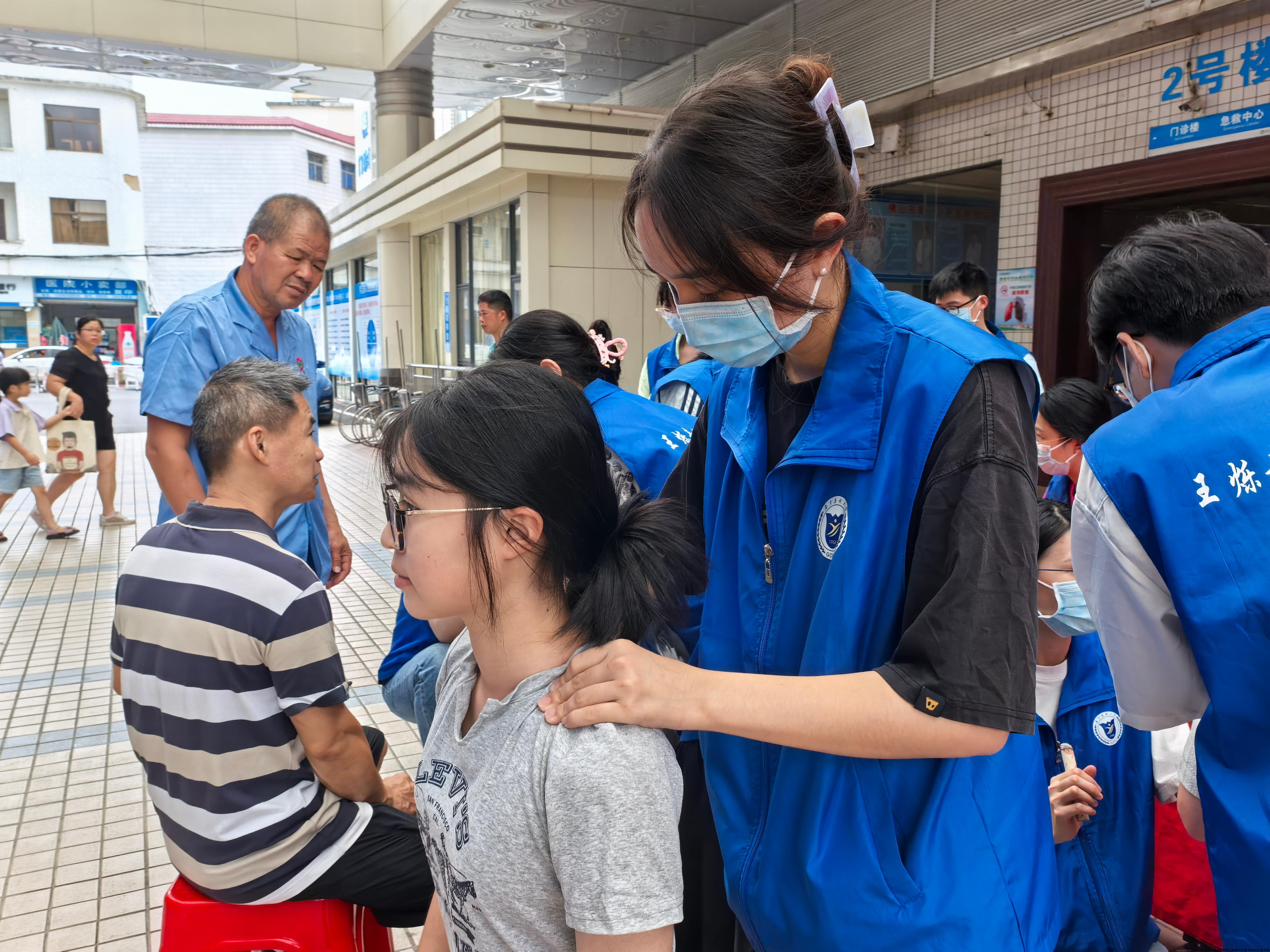 8“精益伴医”突击队开展义诊活动3