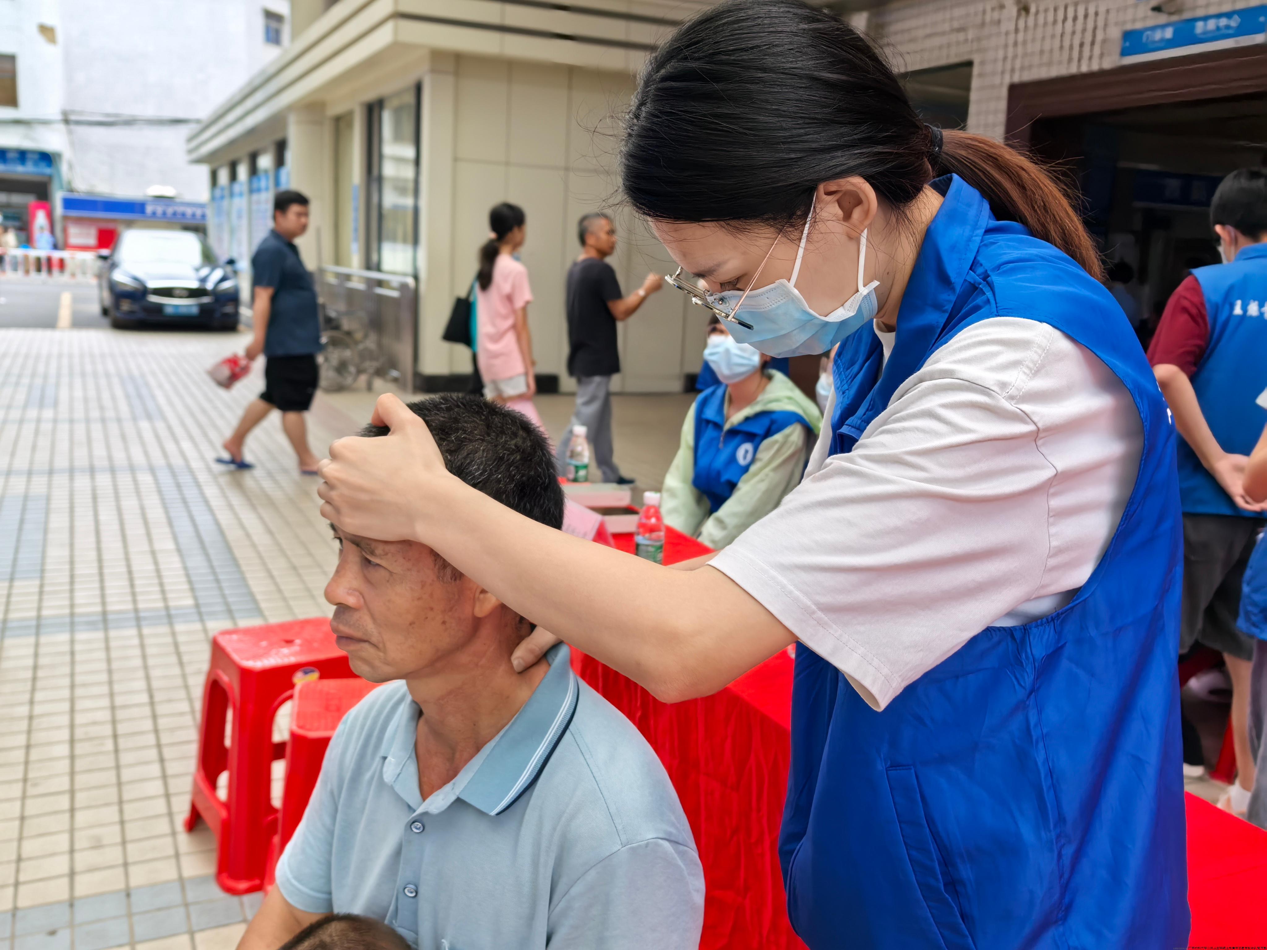 9“精益伴医”突击队开展义诊活动4