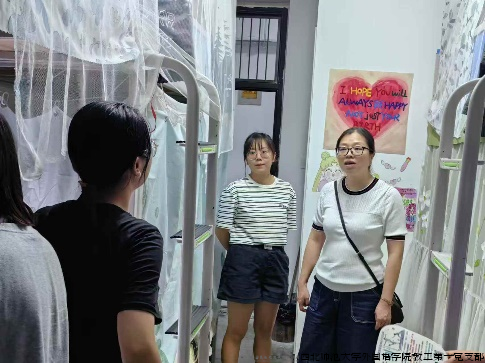 图3 宿舍 李莉.png