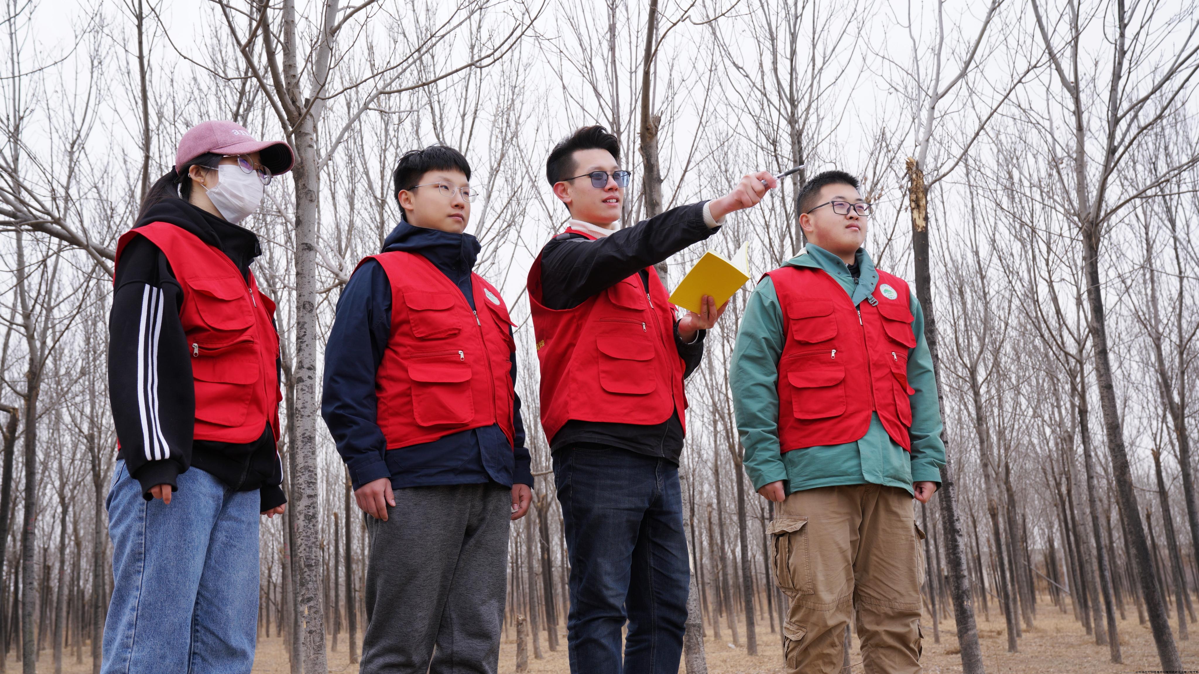 党支部组织党员定期开展山东省内巡河志愿服务活动.jpg 党支部组织党员定期开展山东省内巡河志愿服务活动.jpg