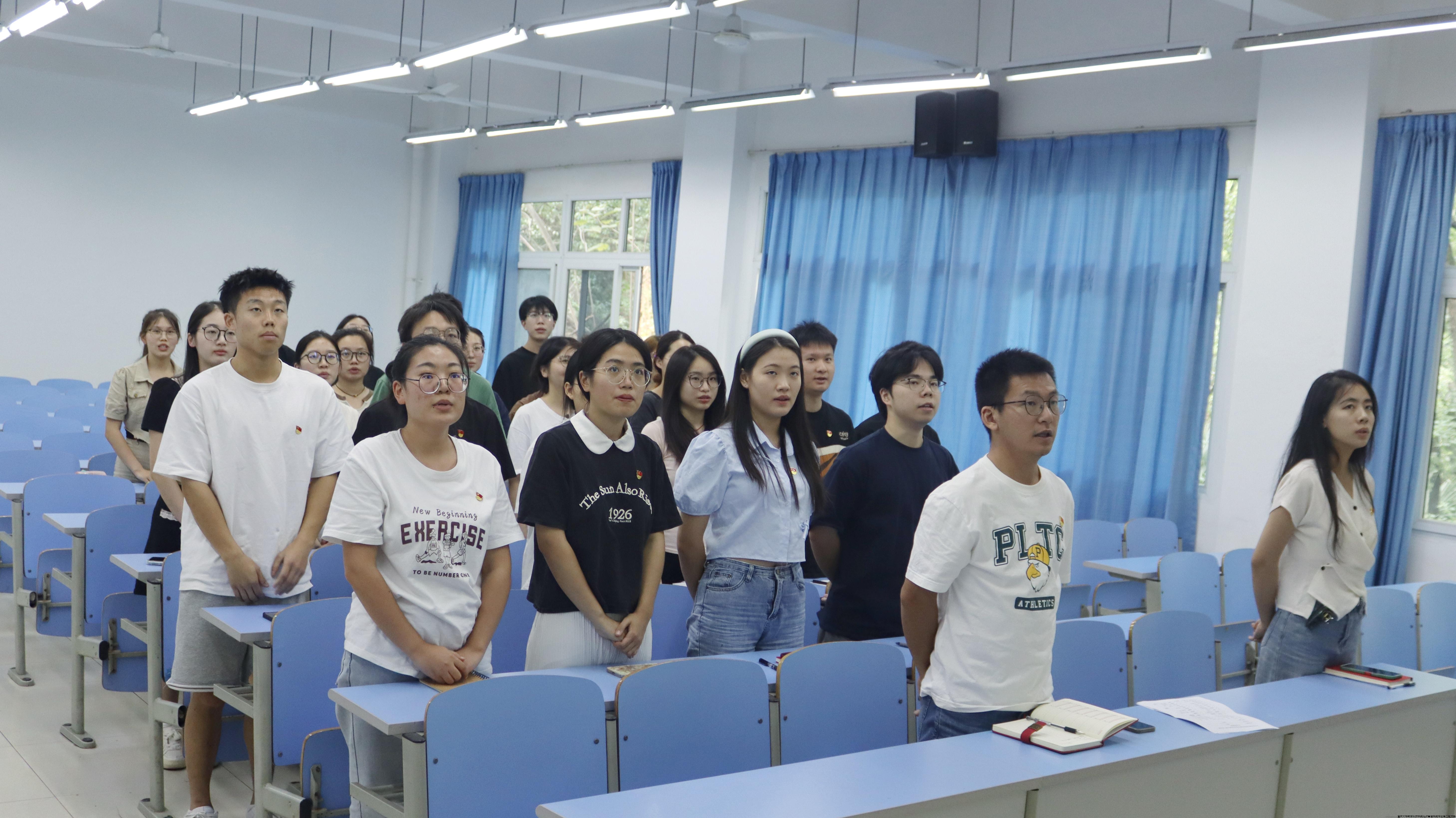 唱国际歌.JPG 唱国际歌.JPG