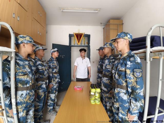 慰问3.jpg 慰问3.jpg