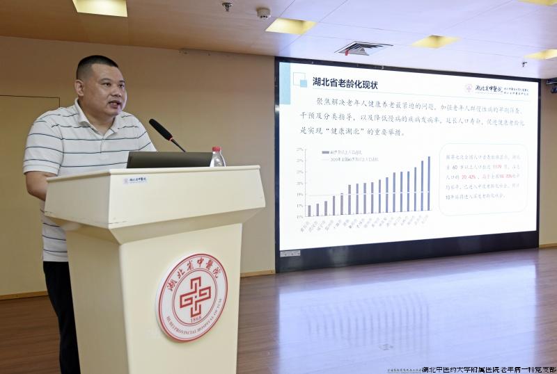 向庆伟.jpg 向庆伟.jpg