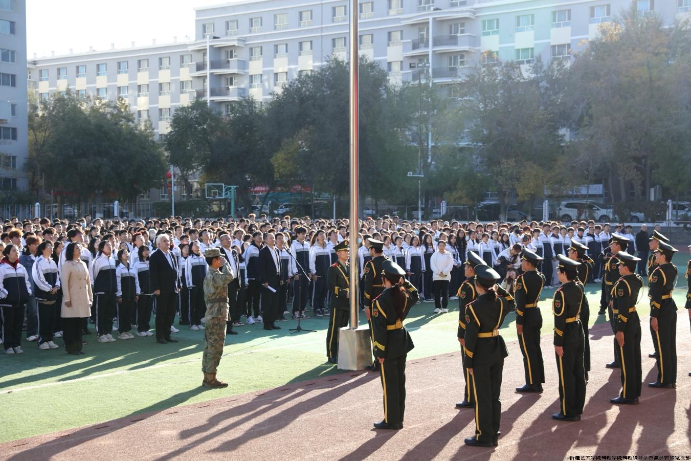 升旗仪式现场（团结校区）.jpg