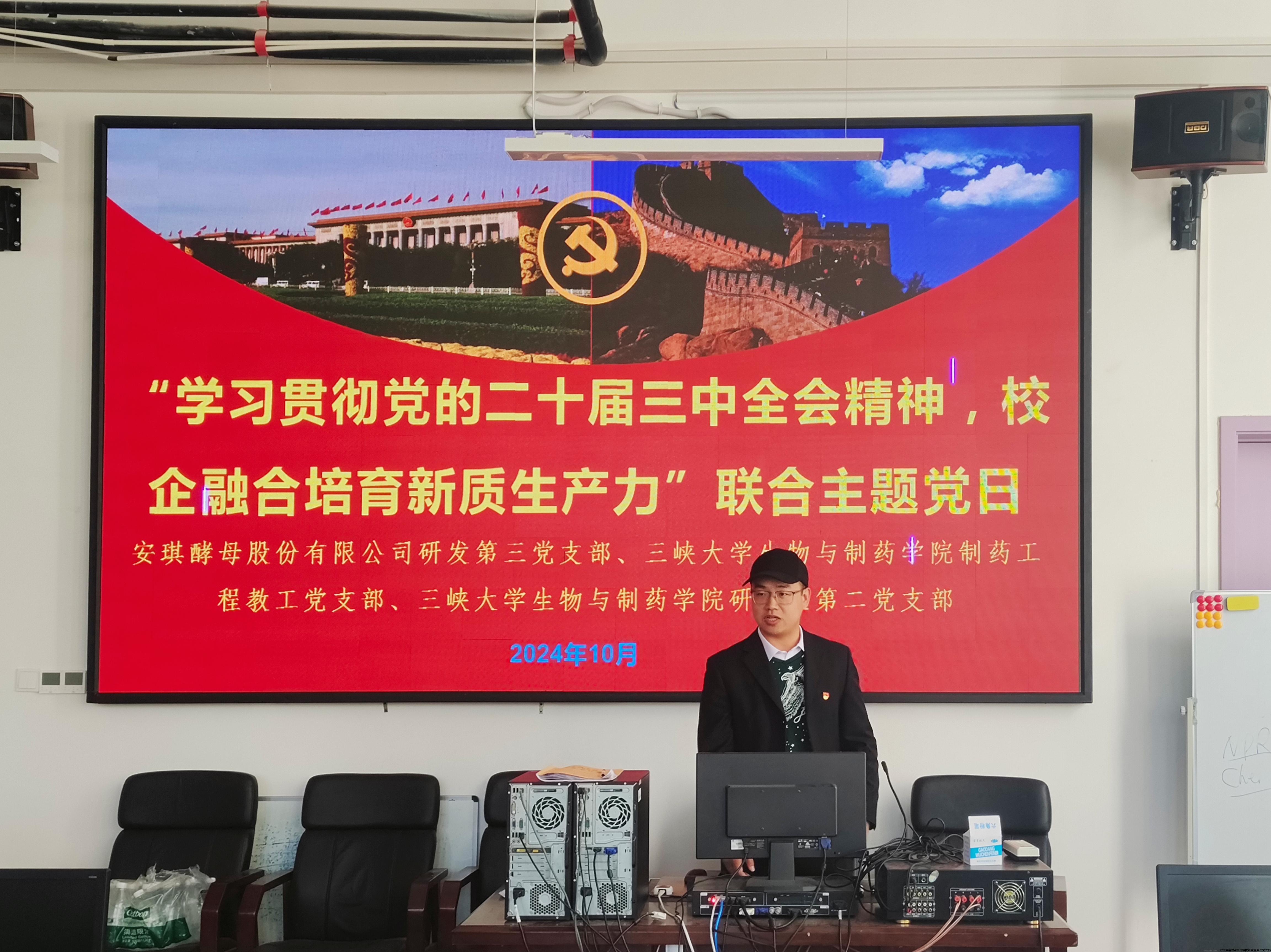 姚辉.jpg 姚辉.jpg